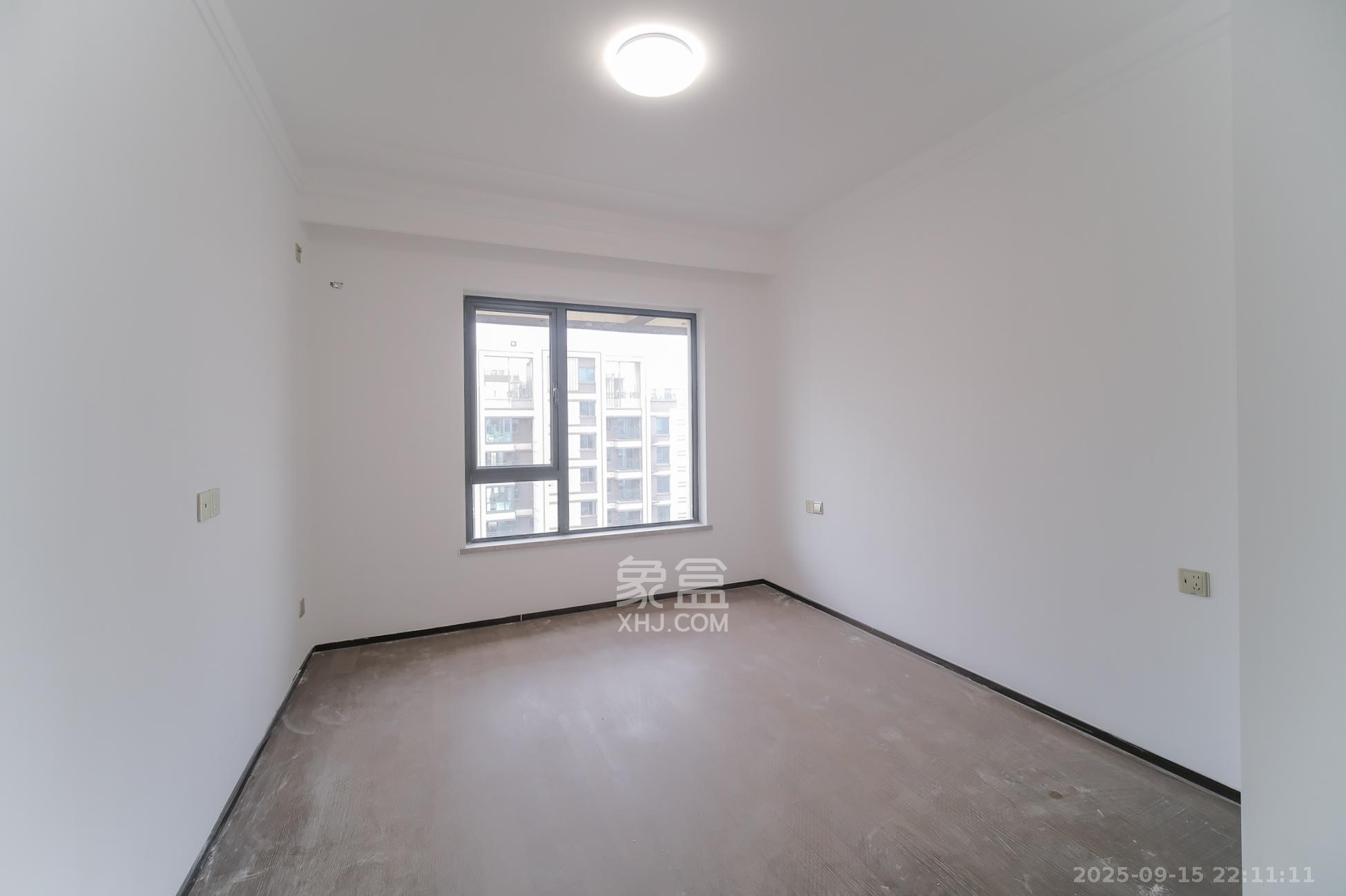 荣盛城  3室2厅2卫    105.8万卧室