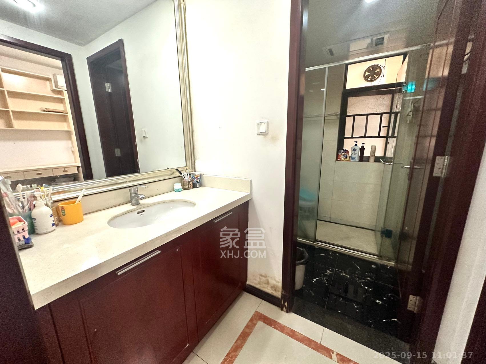 中海国际二期  3室2厅2卫    1900.0元/月室内图