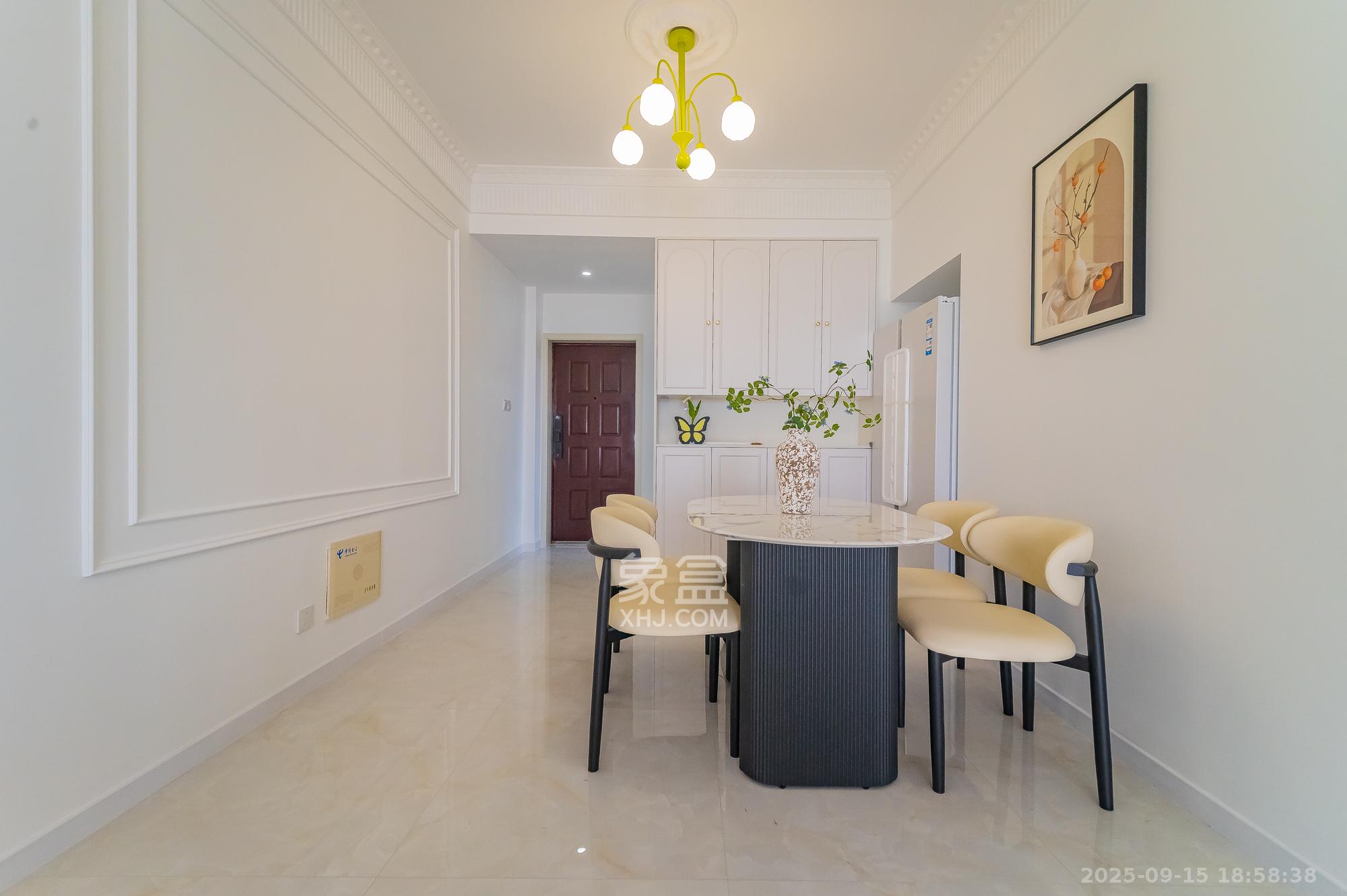 水岸世景  2室2厅1卫    59.8万客厅