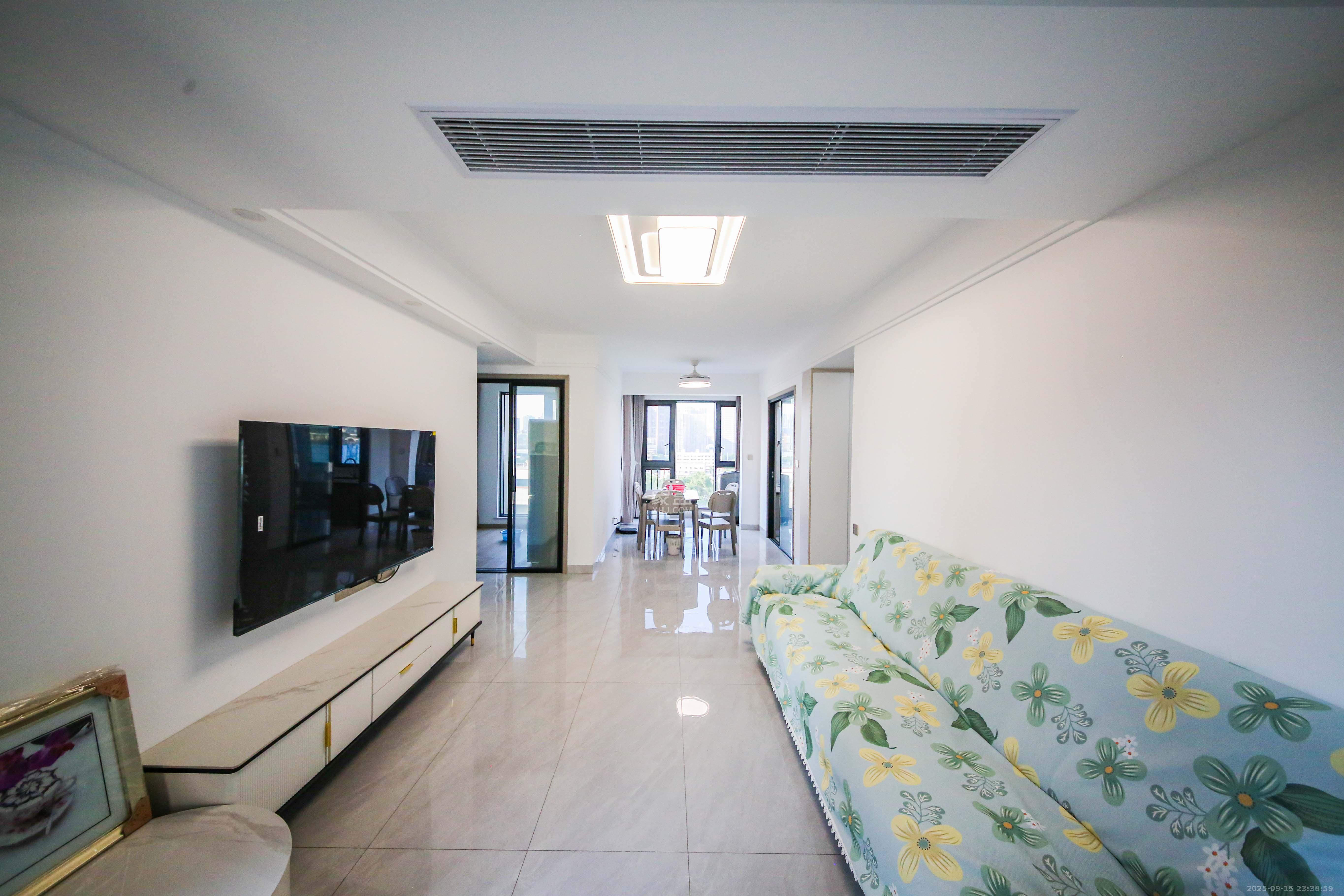 中建钰和城 3室2厅1卫 145.0万 中建钰和城 3室2厅1卫 145.0万客厅