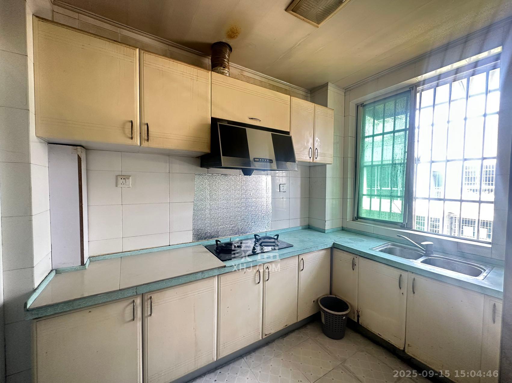 中南汽车世界 2室2厅1卫 1100.0元/月 中南汽车世界 2室2厅1卫 1100.0元/月室内图