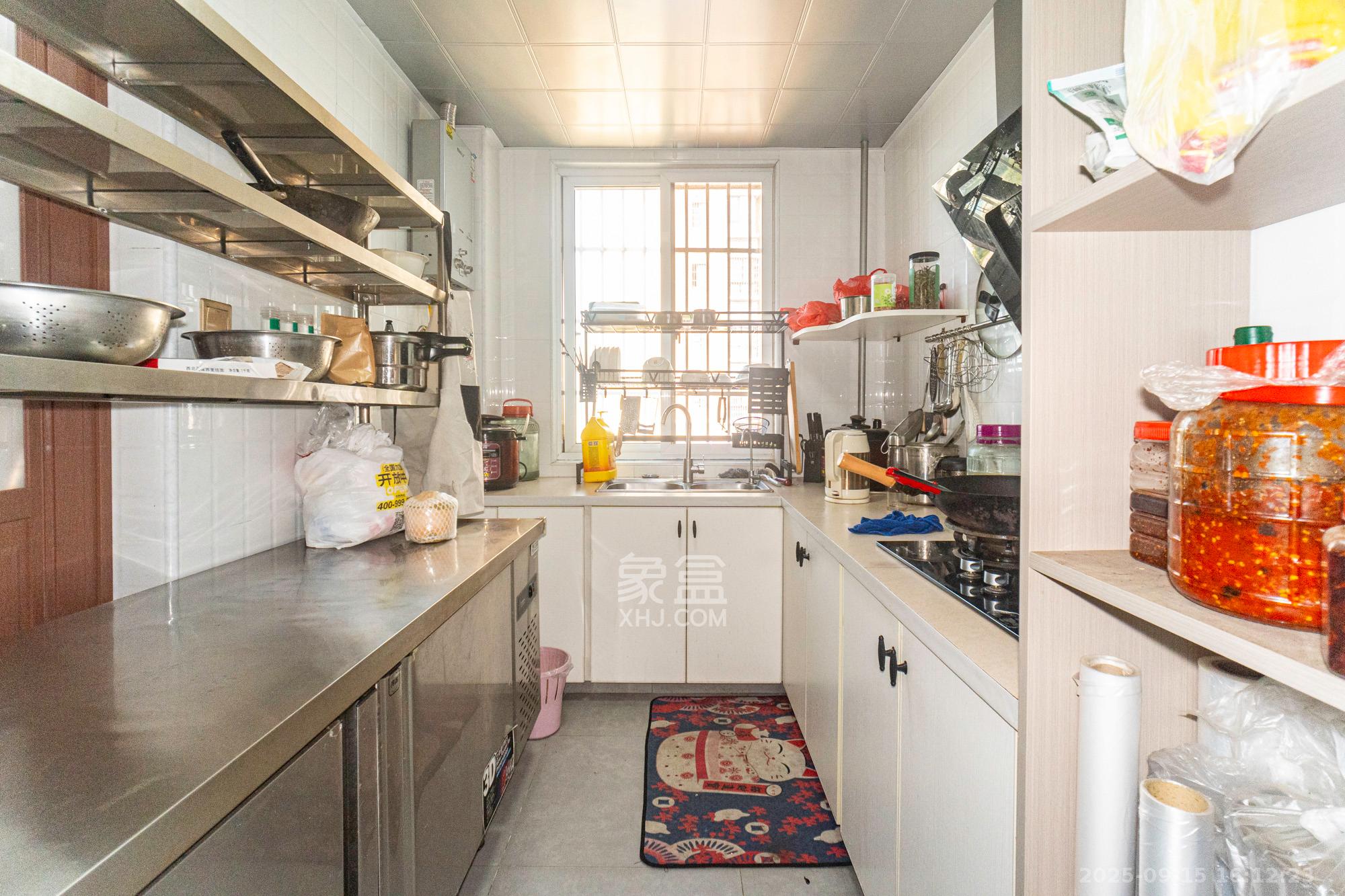 楚天世纪城西苑  3室2厅1卫    65.0万厨房