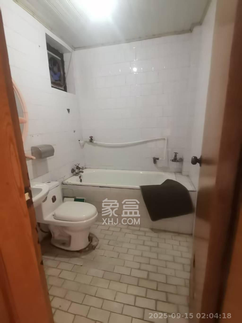 香樟路航空设计院 4室2厅2卫 1500.0元/月 香樟路航空设计院 4室2厅2卫 1500.0元/月室内图