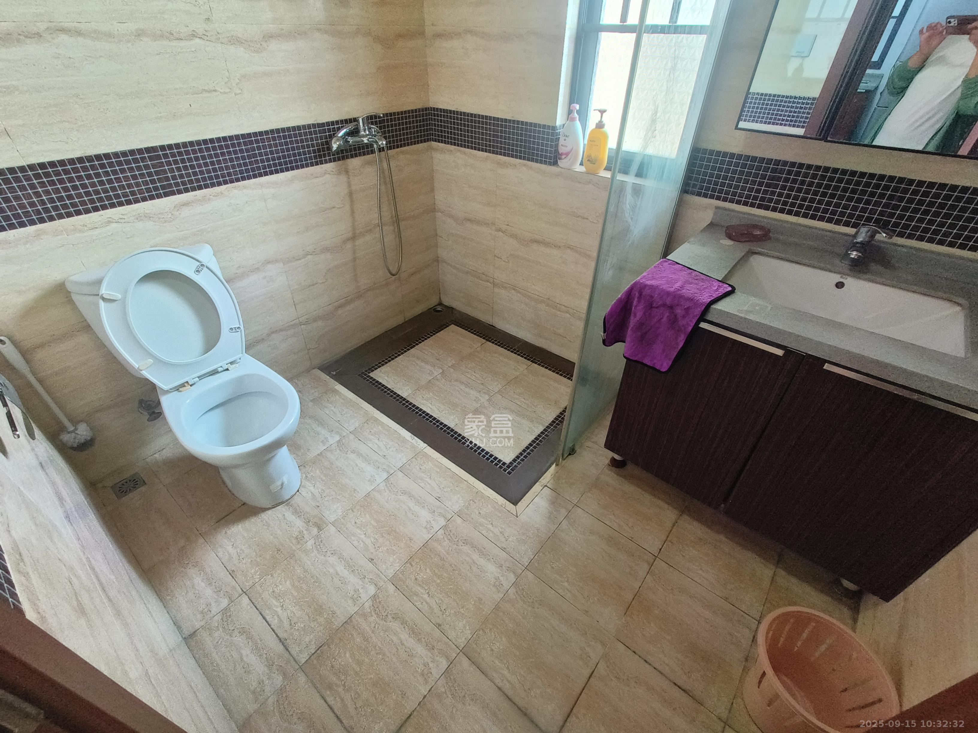 万科城 1室2厅1卫 2400.0元/月 万科城 1室2厅1卫 2400.0元/月室内图