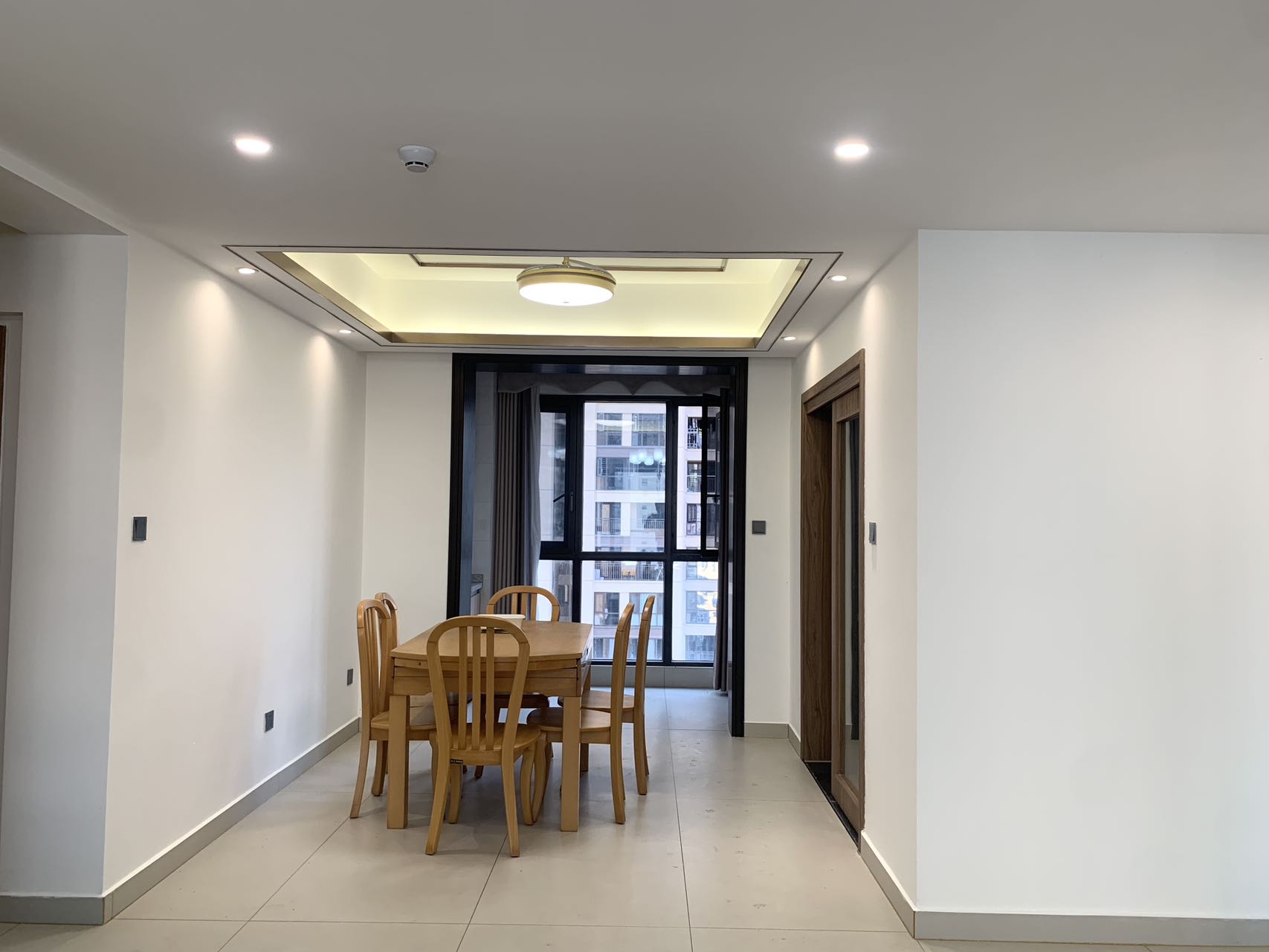 海航豪庭南苑 3室2厅1卫 275.0万 海航豪庭南苑 3室2厅1卫 275.0万客厅