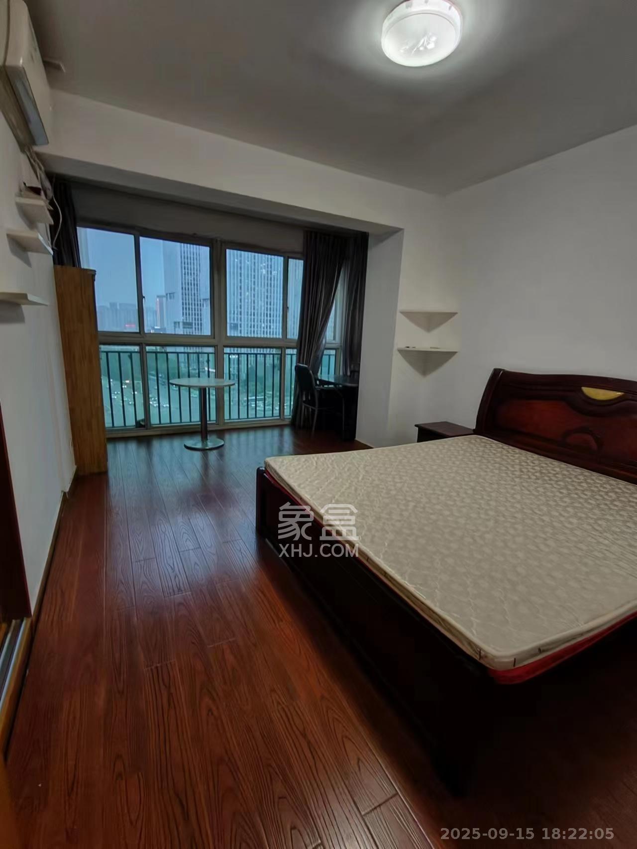 麓谷加州阳光 3室2厅2卫 2800.0元/月 麓谷加州阳光 3室2厅2卫 2800.0元/月室内图