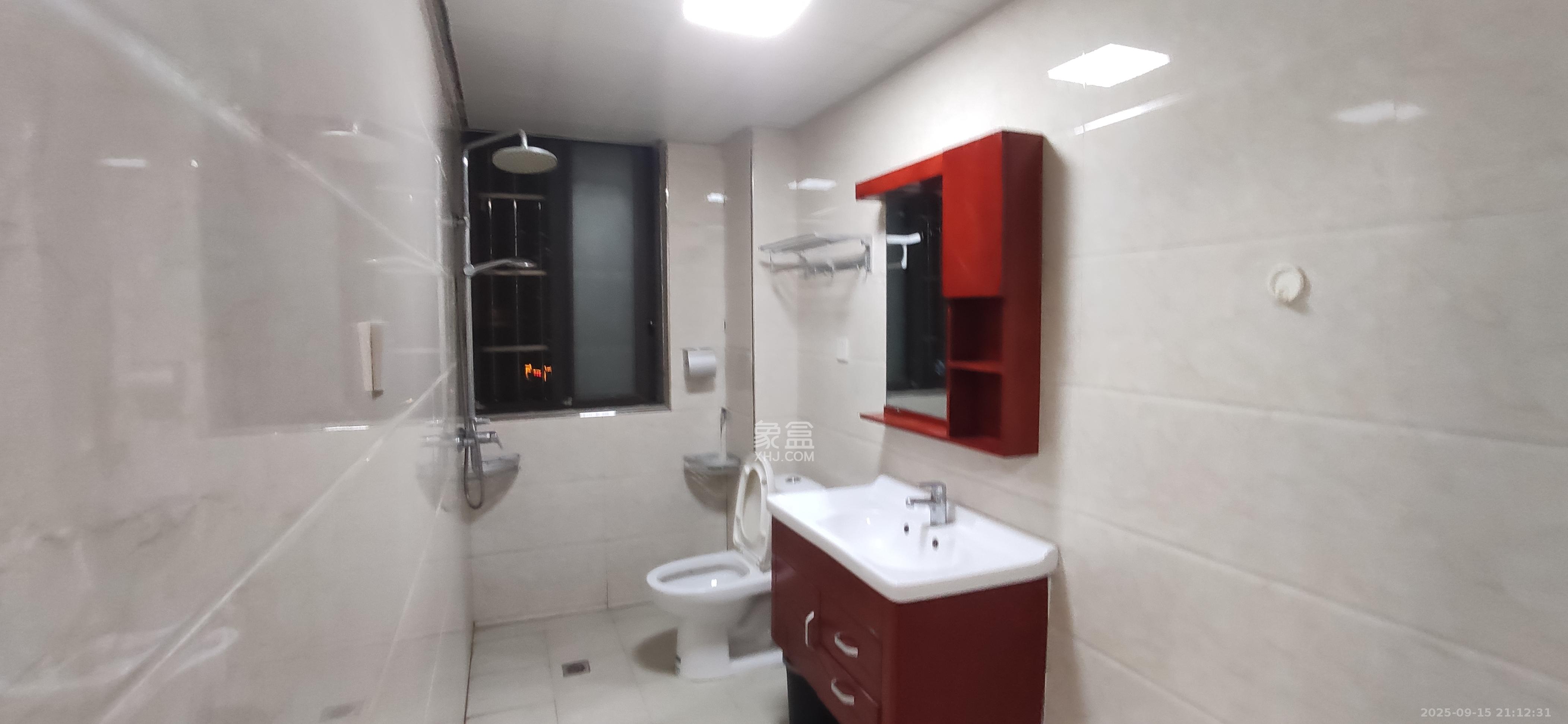 金南家园一期  3室2厅2卫    2200.0元/月室内图