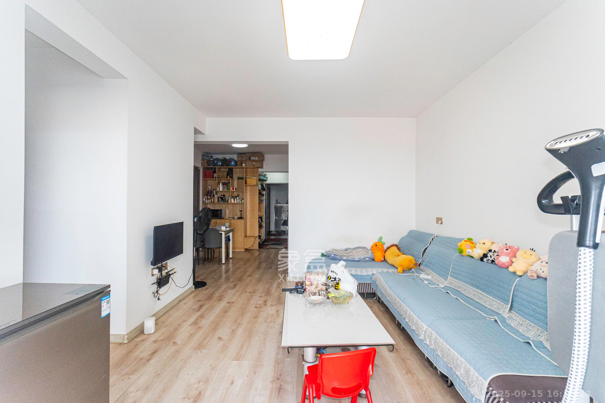 楚天世纪城西苑  3室2厅1卫    65.0万客厅