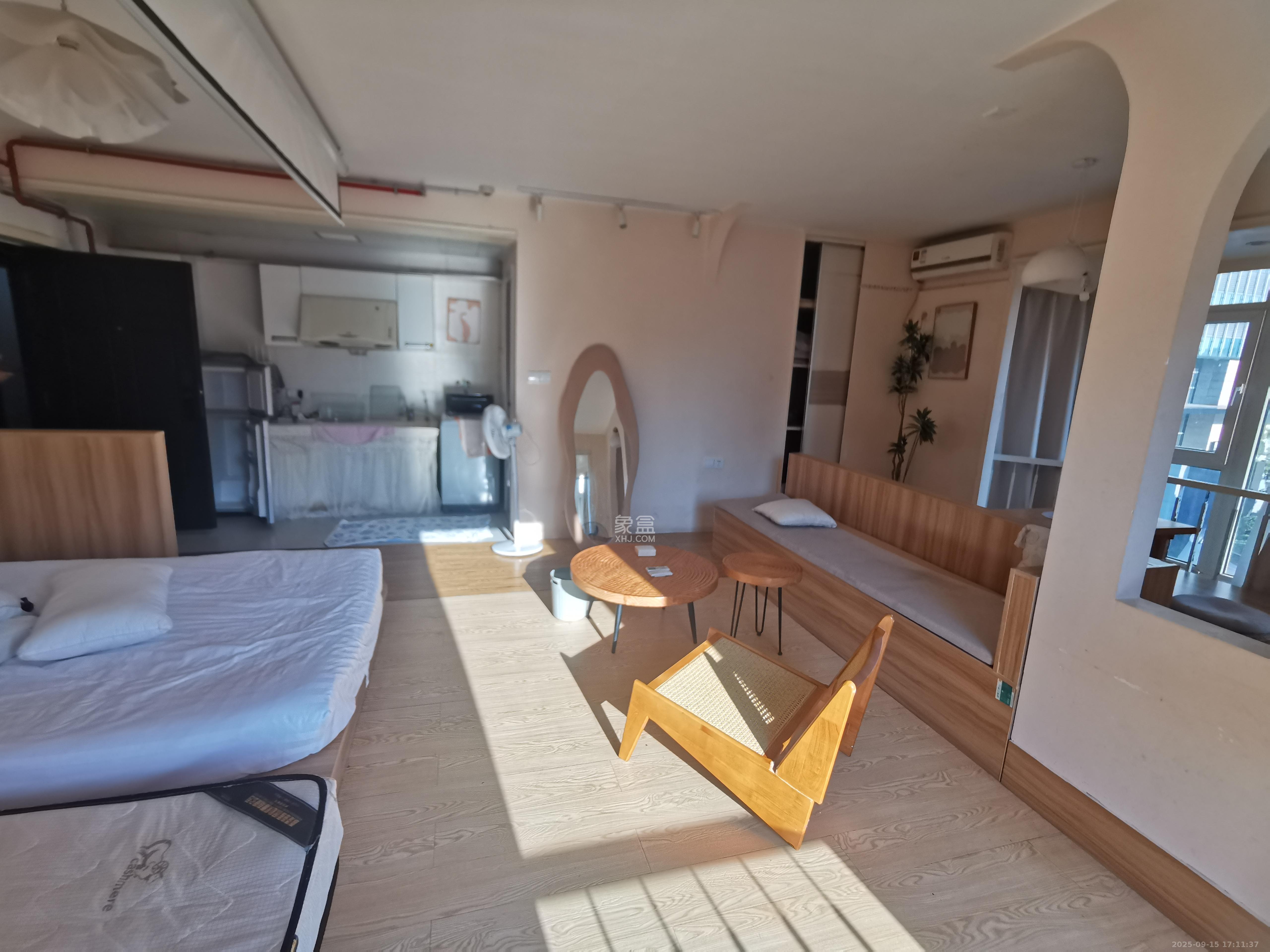 青年公寓  1室1厅1卫    1700.0元/月室内图