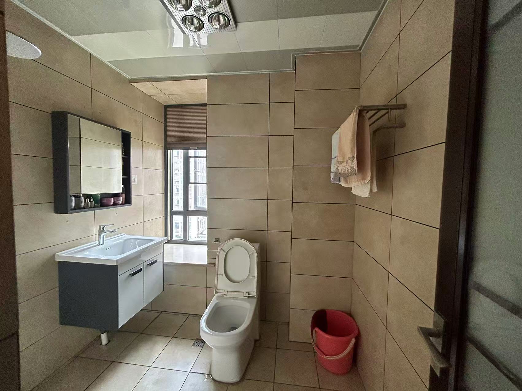 流金岁月-华晨国际  4室2厅3卫    120.0万室内图