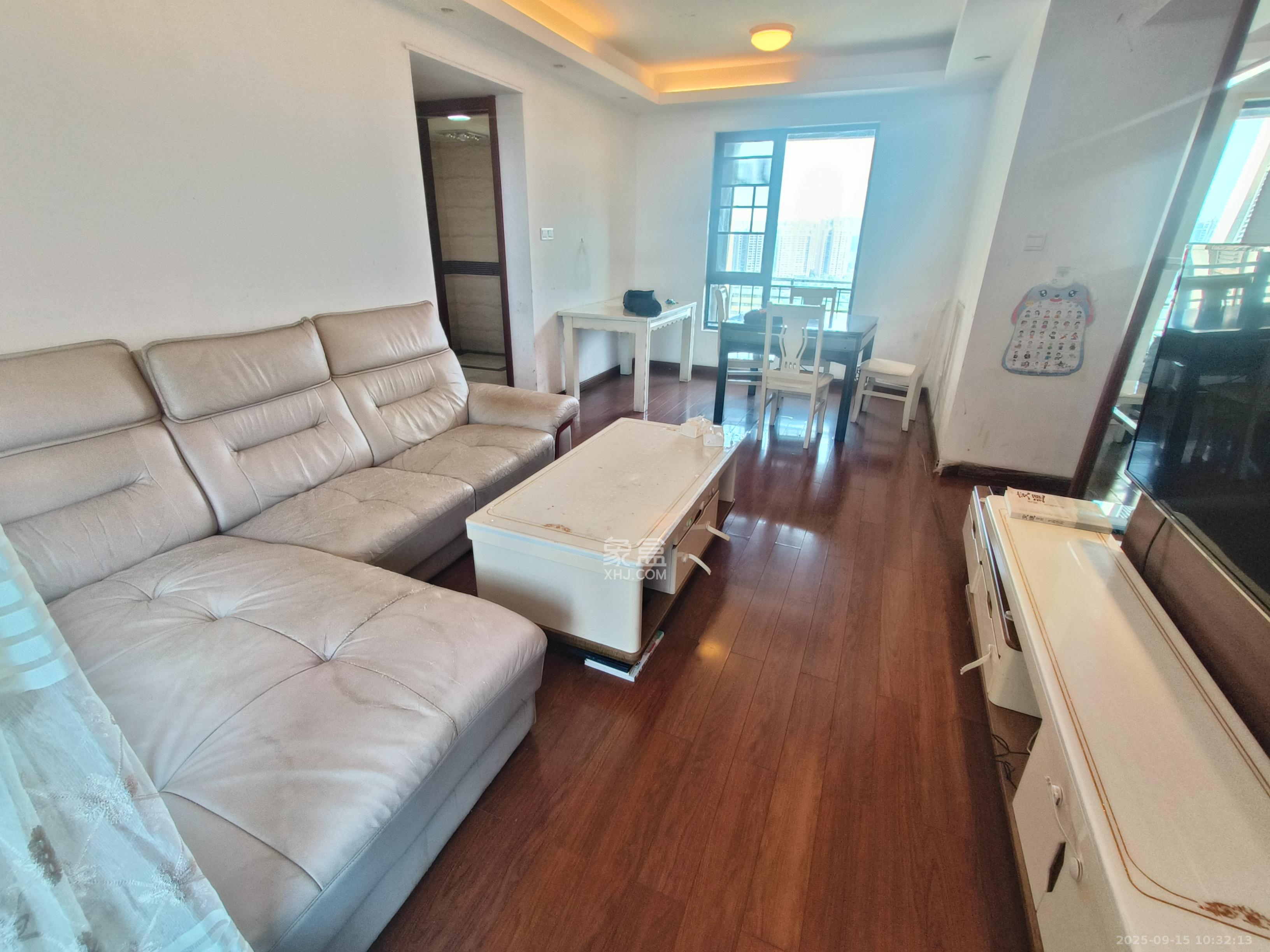 万科城 1室2厅1卫 2400.0元/月 万科城 1室2厅1卫 2400.0元/月室内图