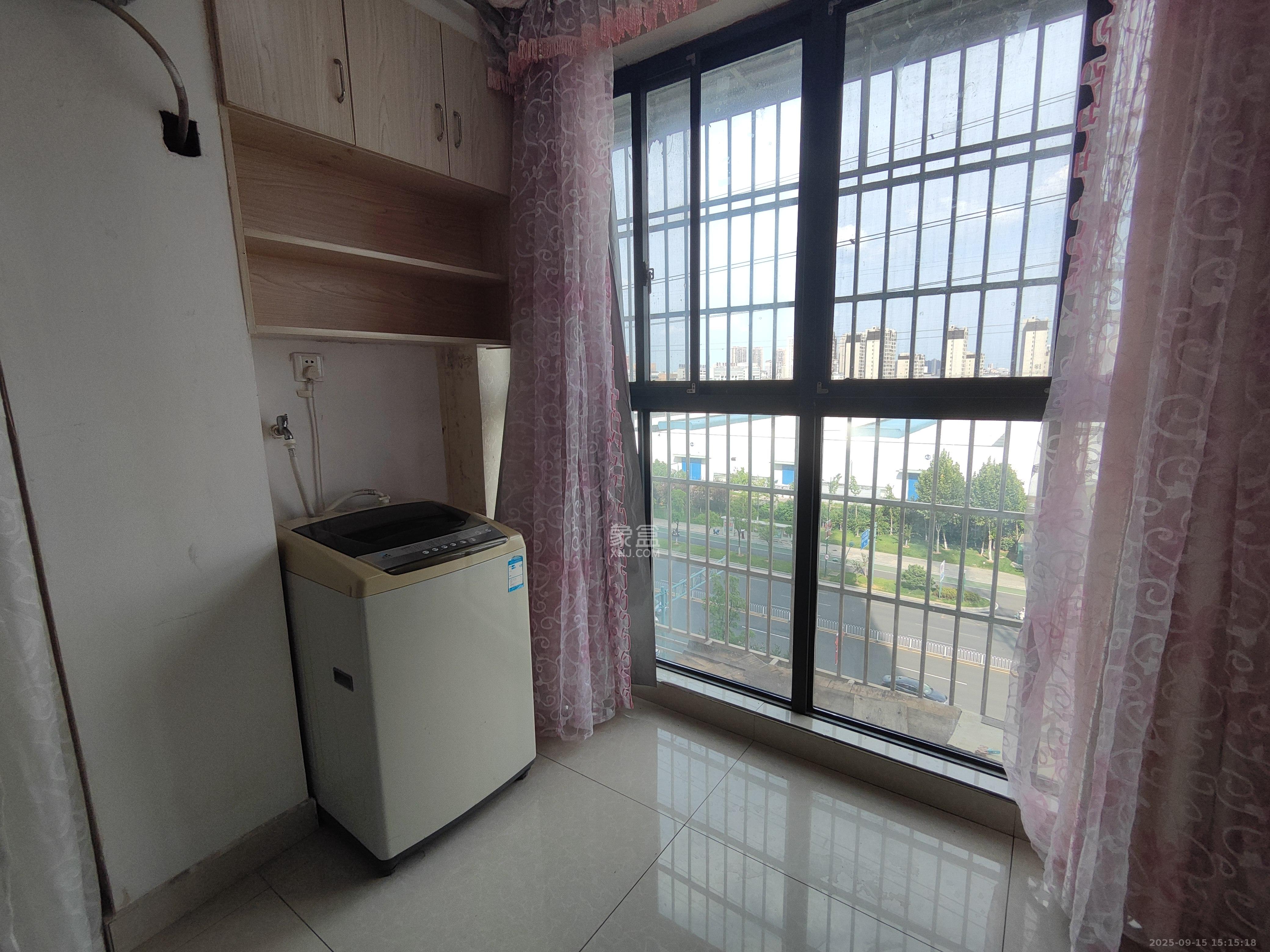 爵士湘 1室1厅1卫 1300.0元/月 爵士湘 1室1厅1卫 1300.0元/月室内图