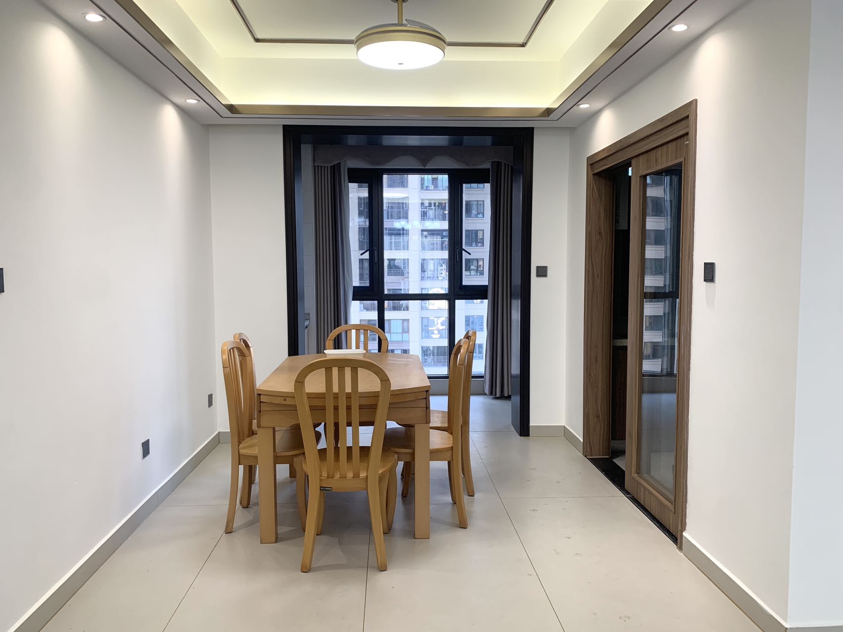 海航豪庭南苑 3室2厅1卫 275.0万 海航豪庭南苑 3室2厅1卫 275.0万客厅