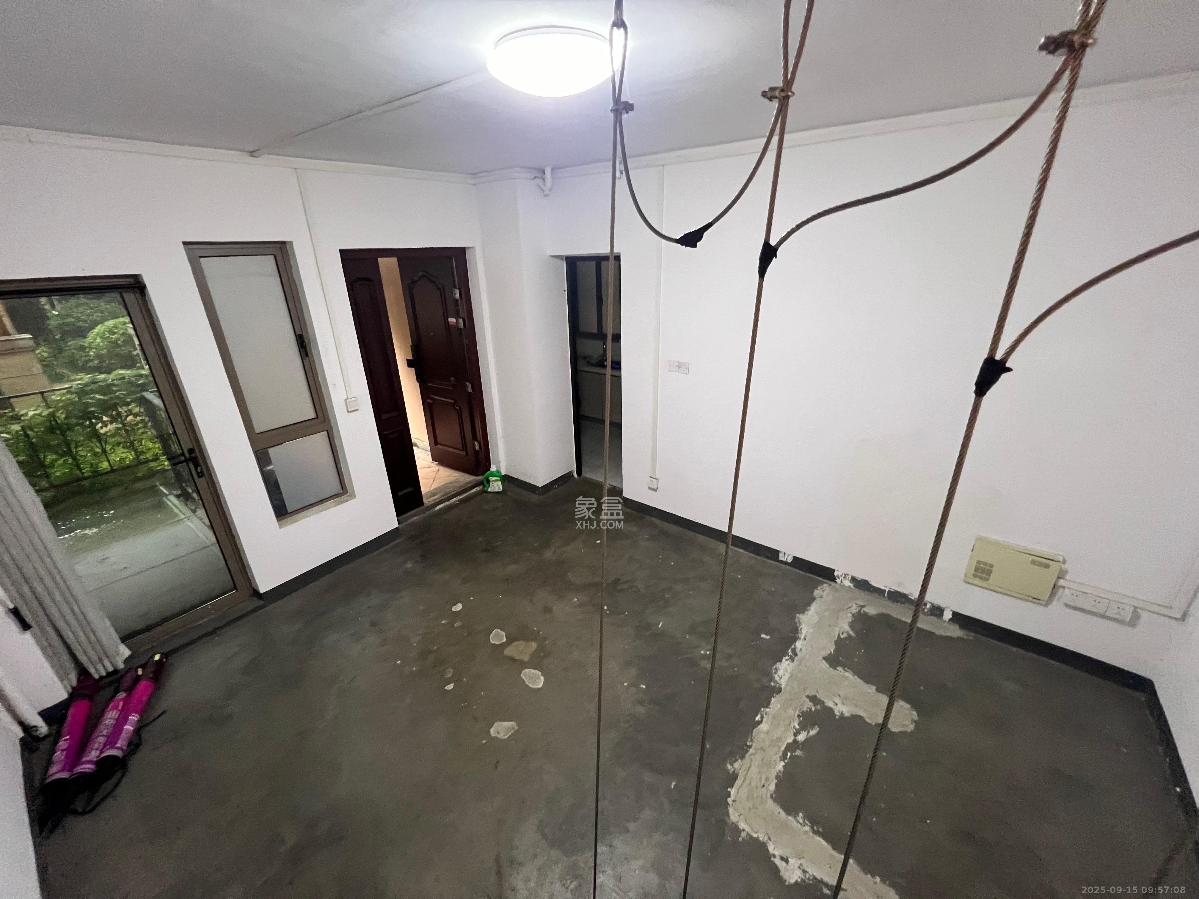 世茂铂翠湾二期  3室2厅1卫    3500.0元/月室内图