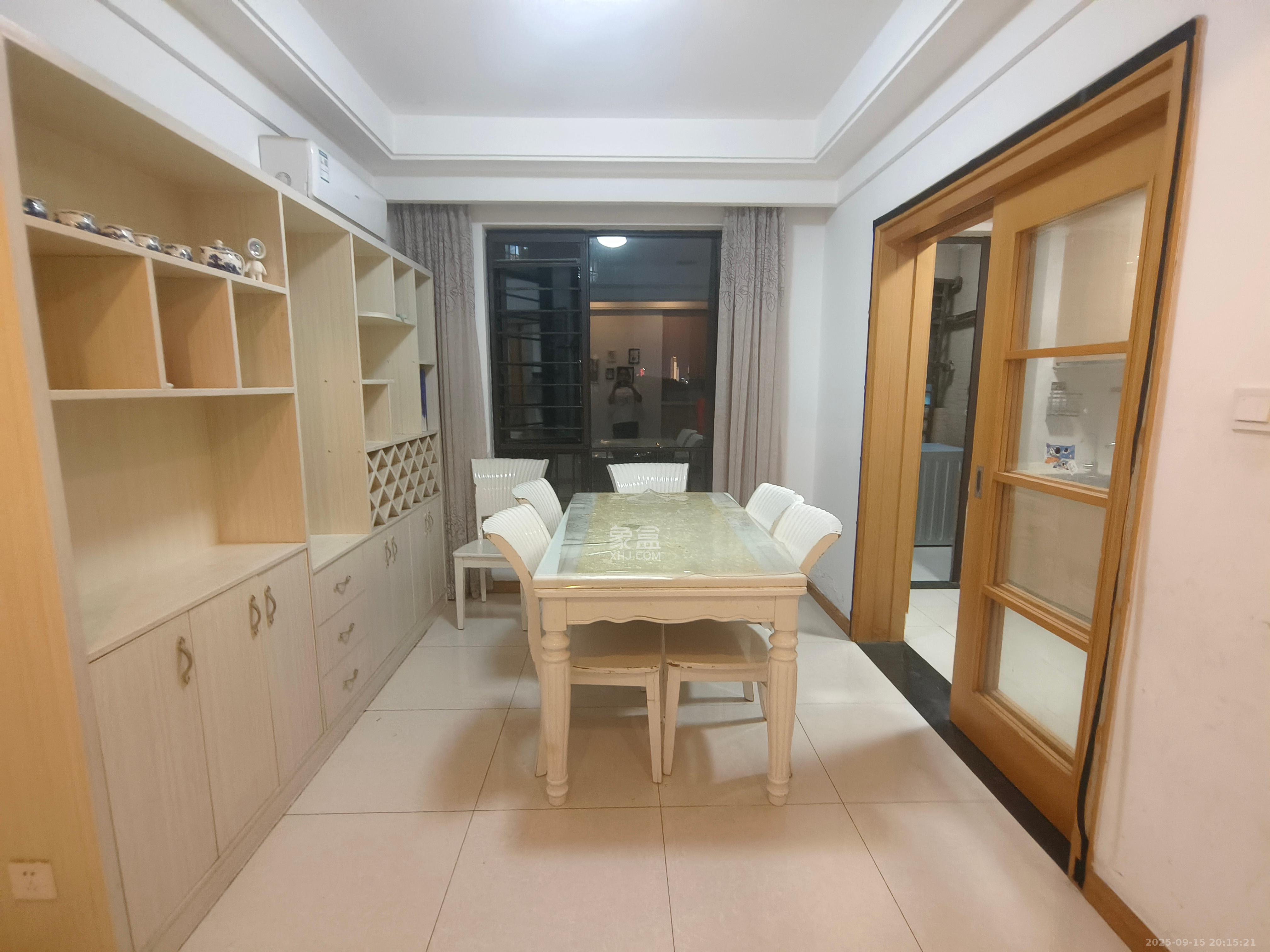 中海国际四期 3室2厅2卫 2200.0元/月 中海国际四期 3室2厅2卫 2200.0元/月室内图