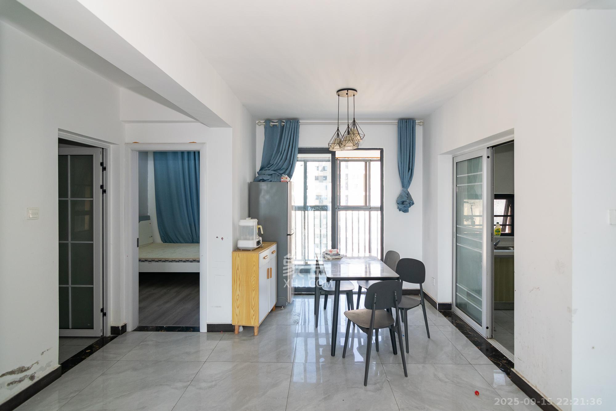 中粮鸿云  3室2厅2卫    60.0万客厅