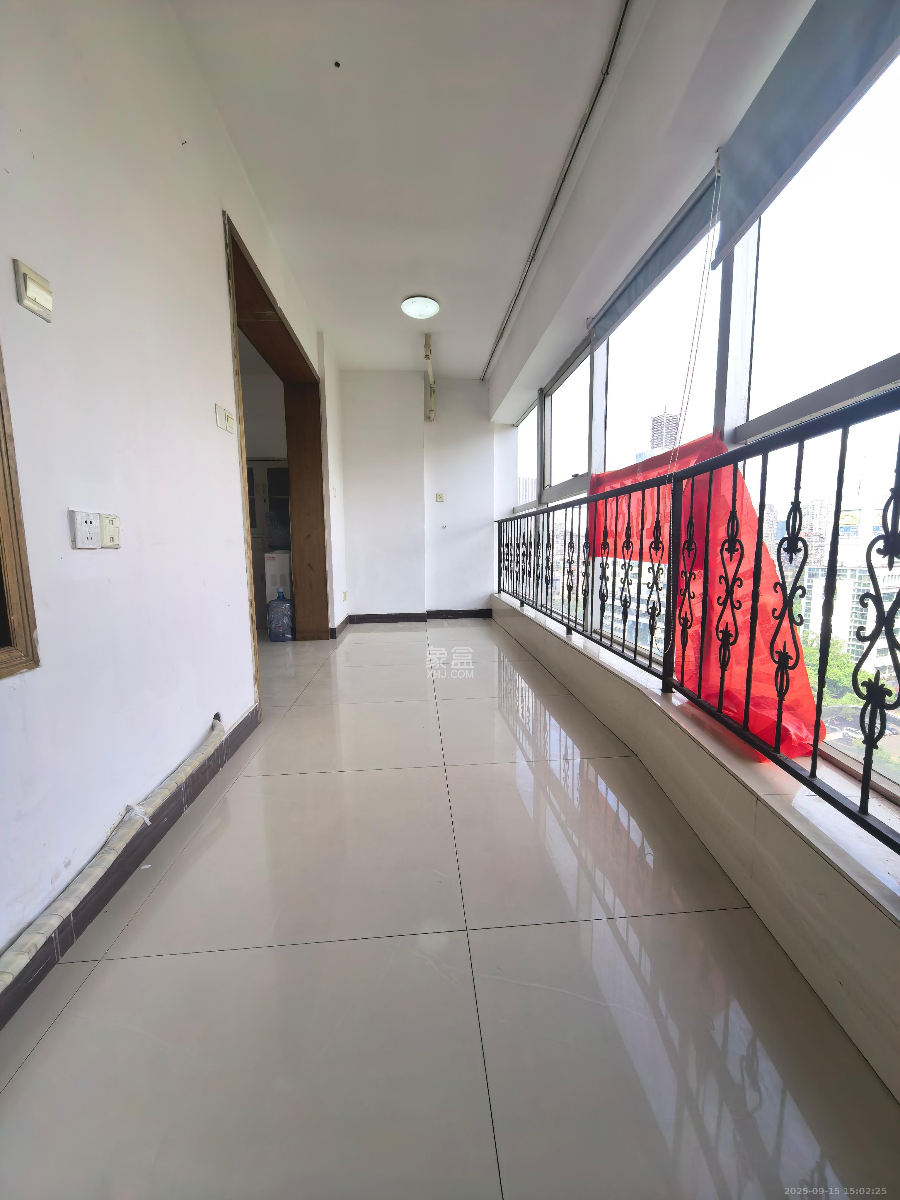 兴威名座  2室2厅1卫    2500.0元/月 兴威名座  2室2厅1卫    2500.0元/月室内图