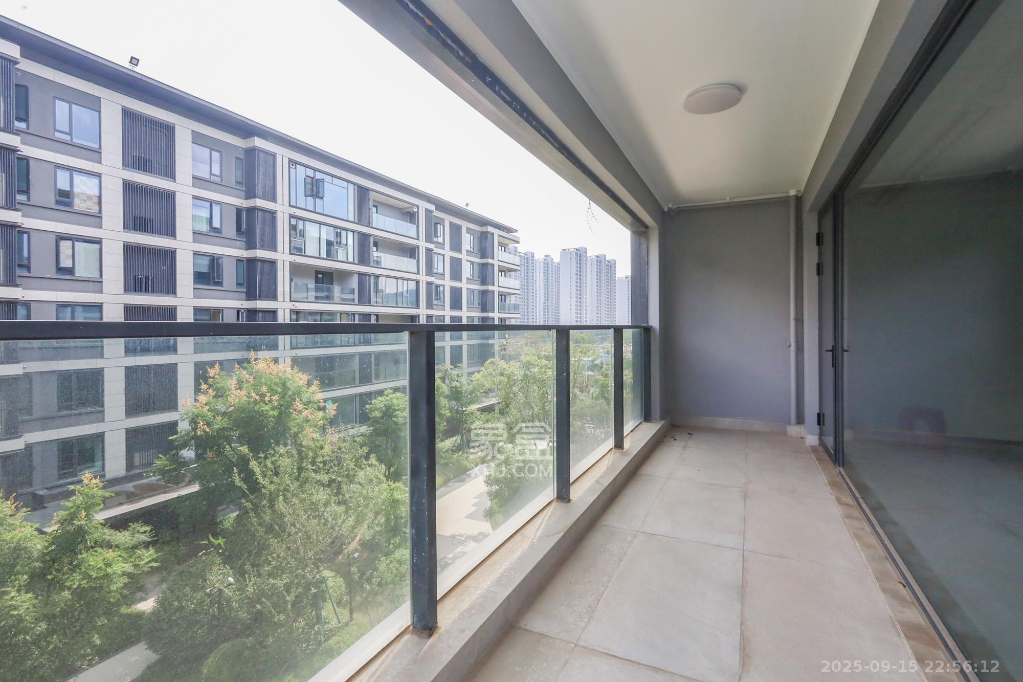 万科森林公园 4室2厅3卫 450.0万 万科森林公园 4室2厅3卫 450.0万阳台