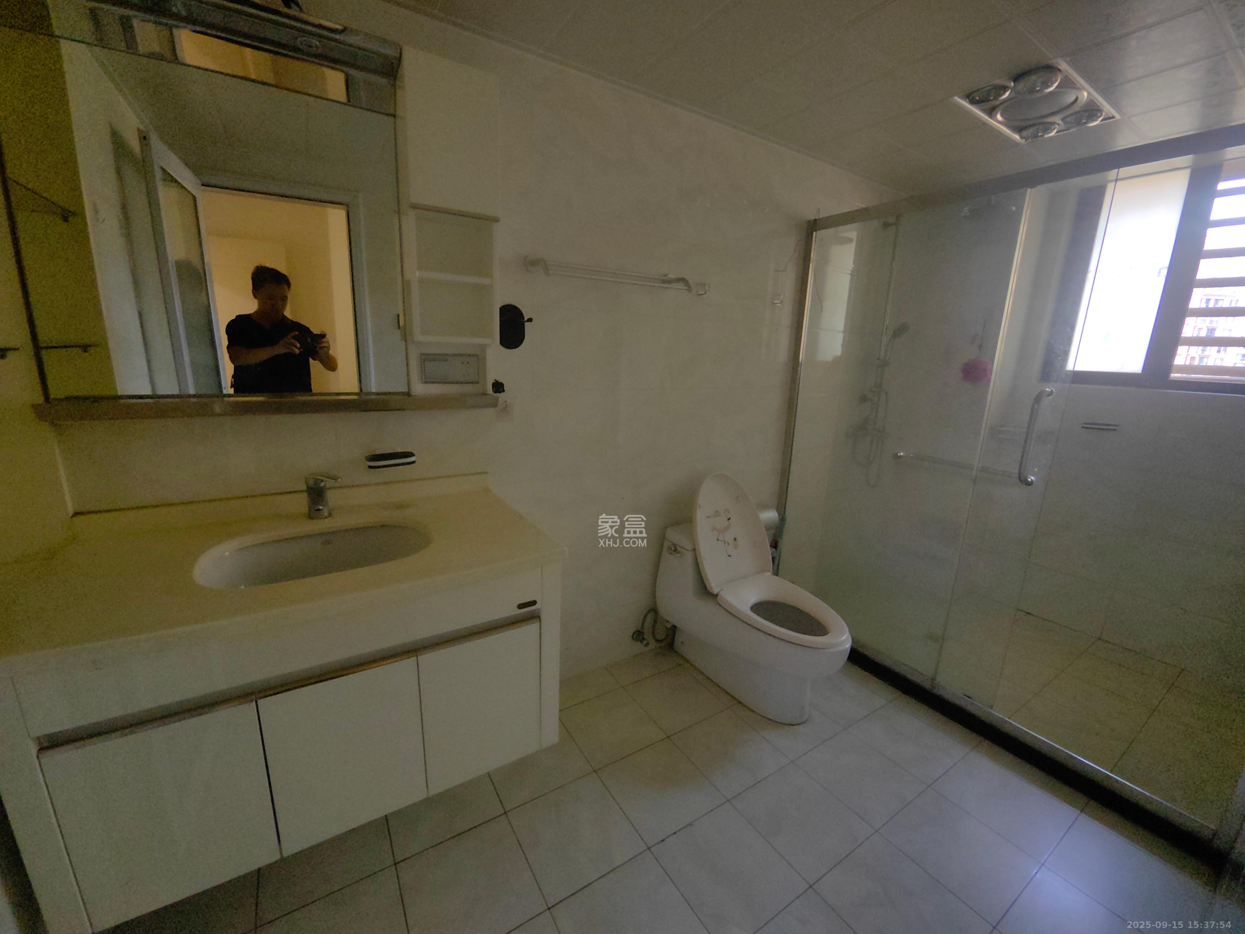 第六都（陆都小区）  3室2厅2卫    4500.0元/月室内图