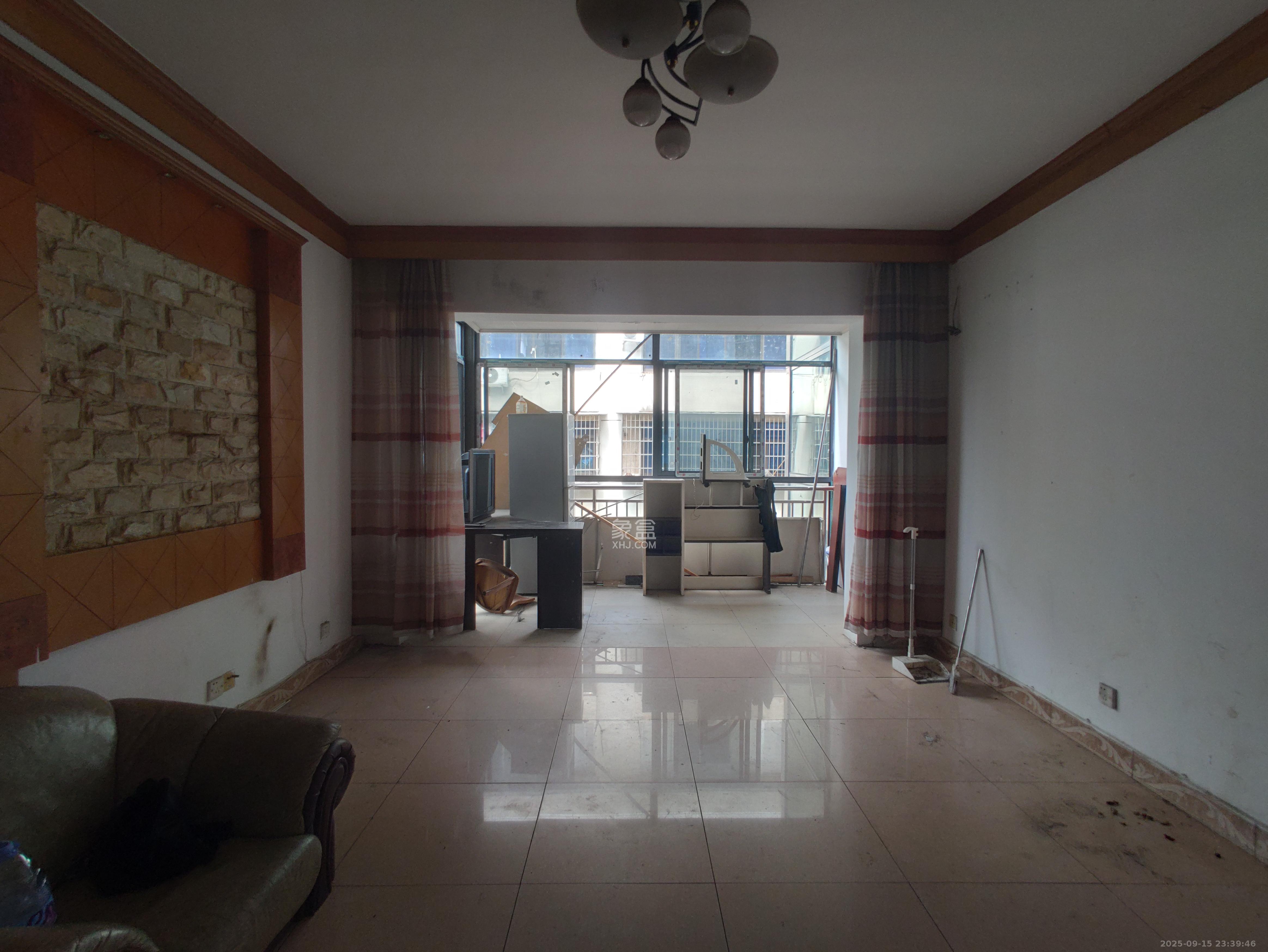 五一东村 1室0厅0卫 2400.0元/月 五一东村 1室0厅0卫 2400.0元/月室内图