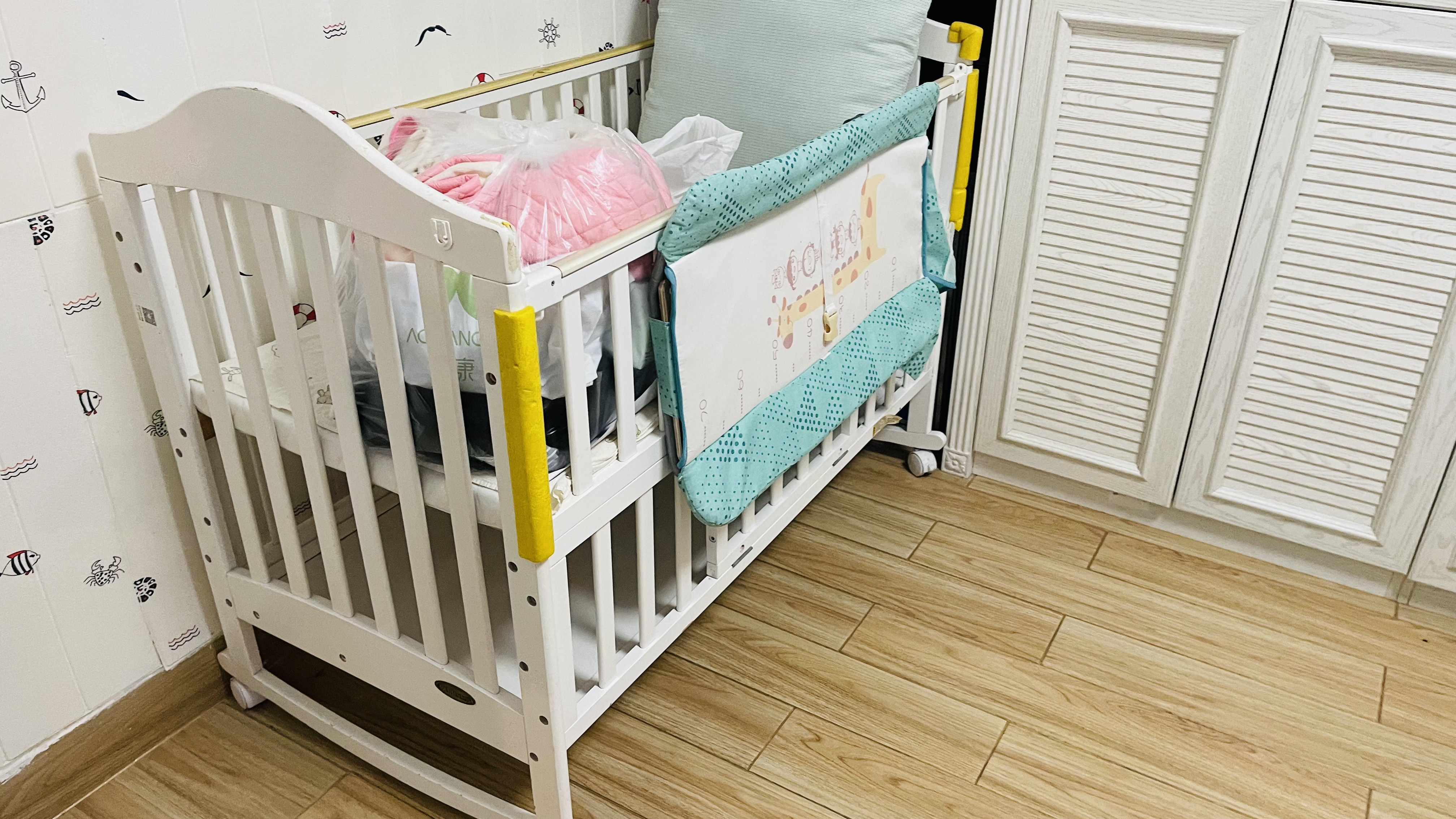 港苑小区 3室2厅1卫 2200.0元/月 港苑小区 3室2厅1卫 2200.0元/月室内图