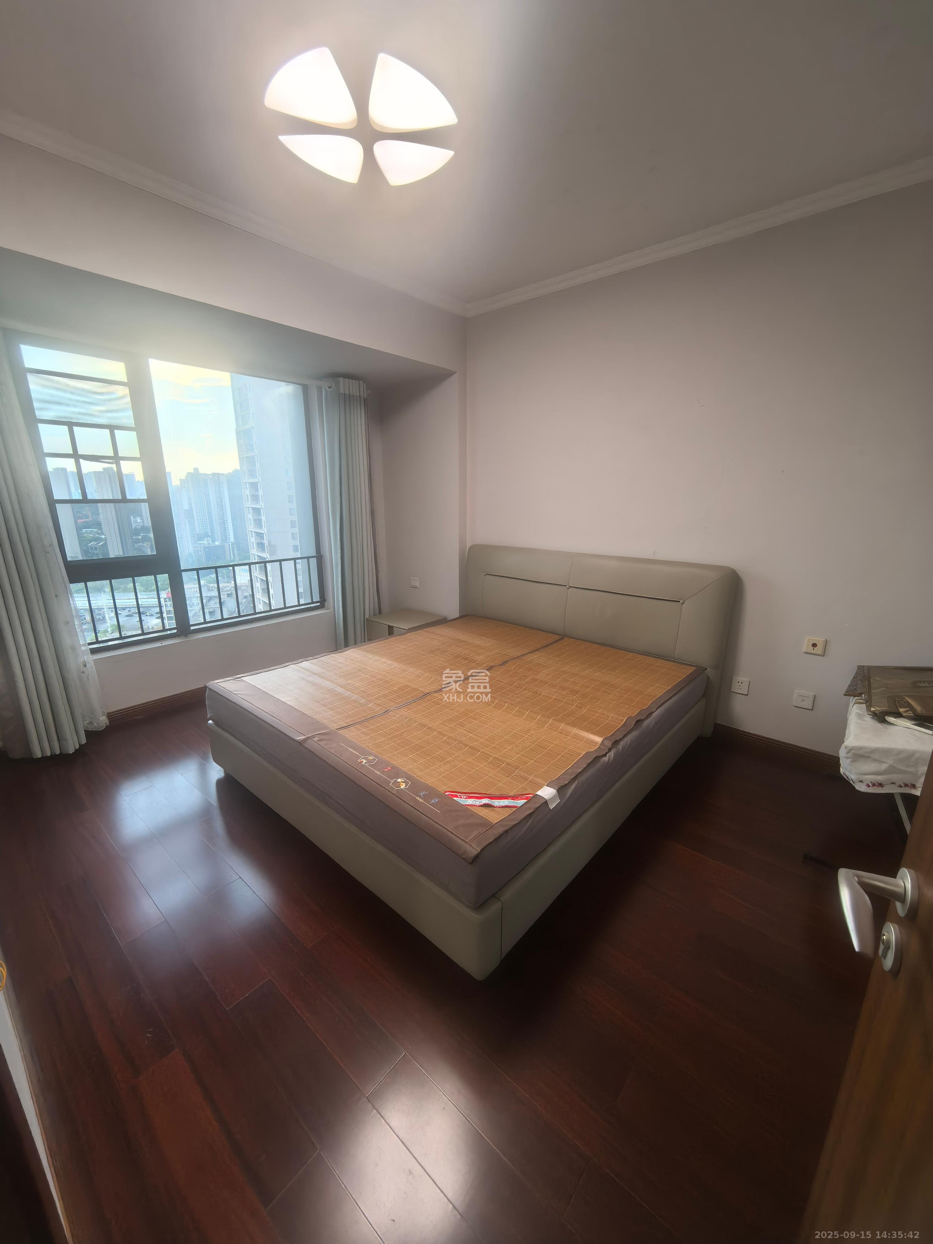 万科金域华府二期  3室2厅2卫    2800.0元/月室内图