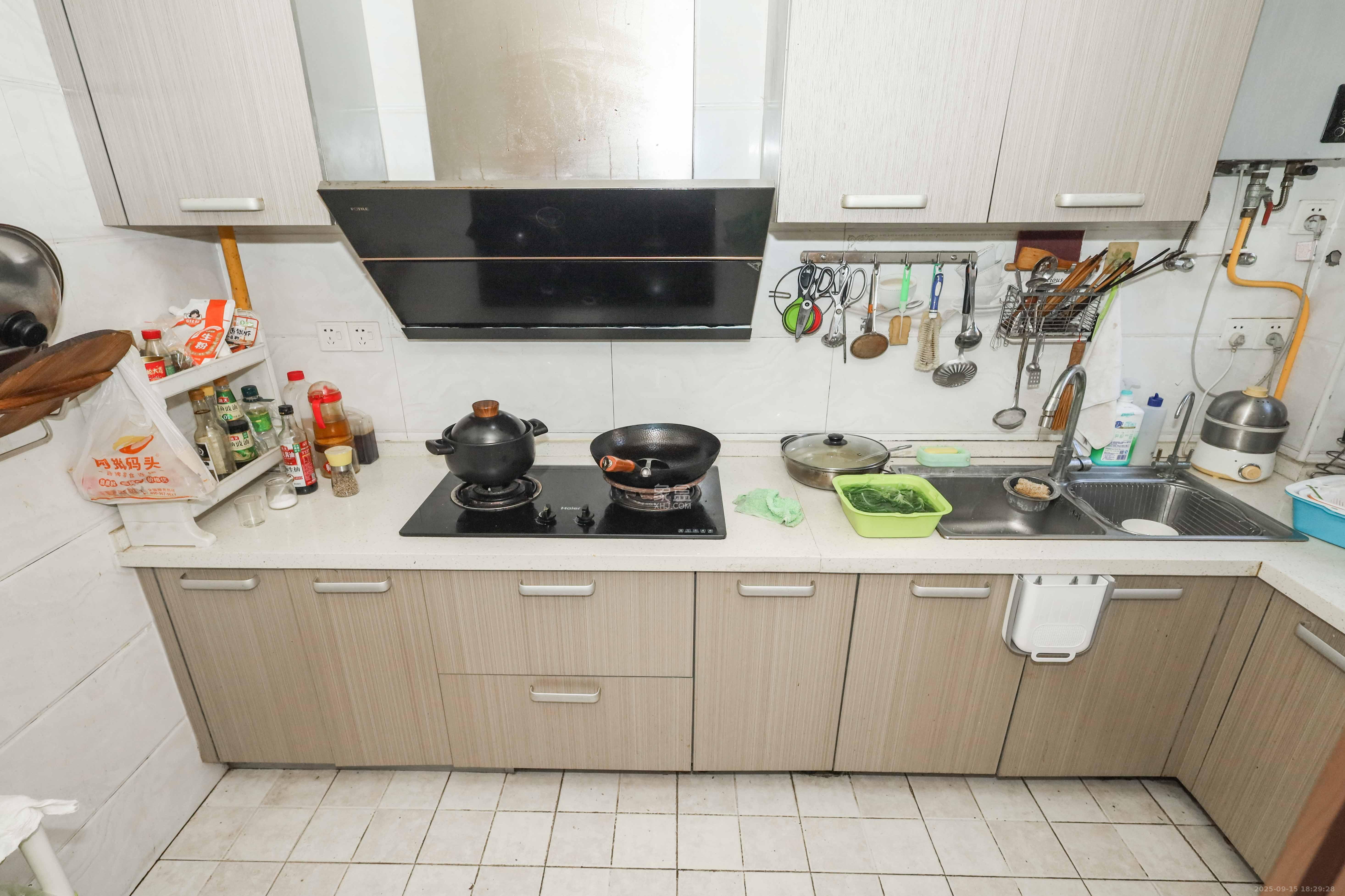 涉外花园 3室2厅2卫 72.0万 涉外花园 3室2厅2卫 72.0万厨房