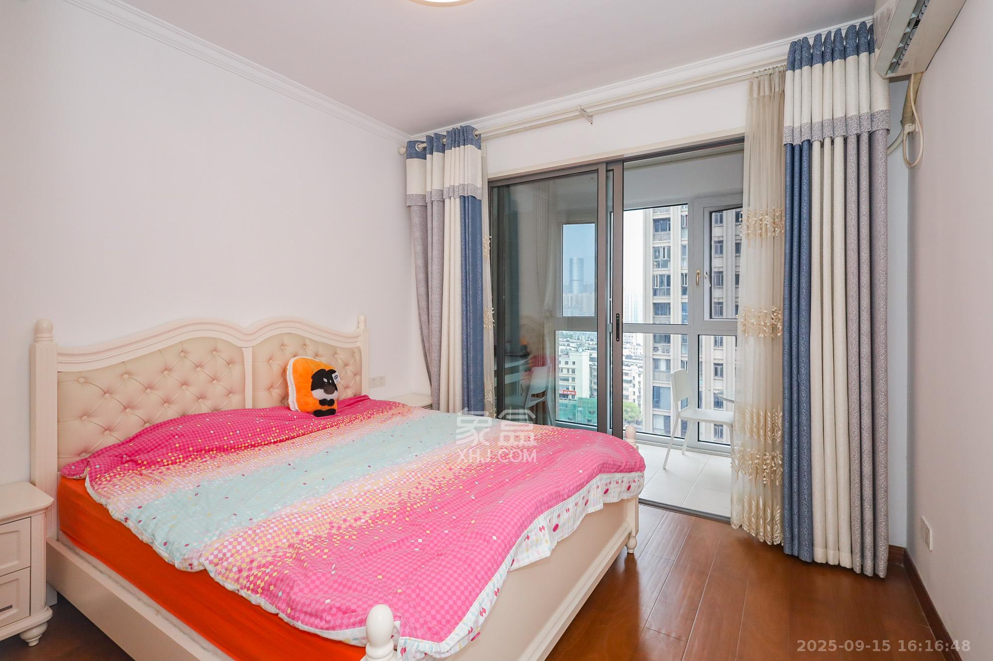 八方小区C区  3室2厅1卫    330.0万 八方小区C区  3室2厅1卫    330.0万卧室