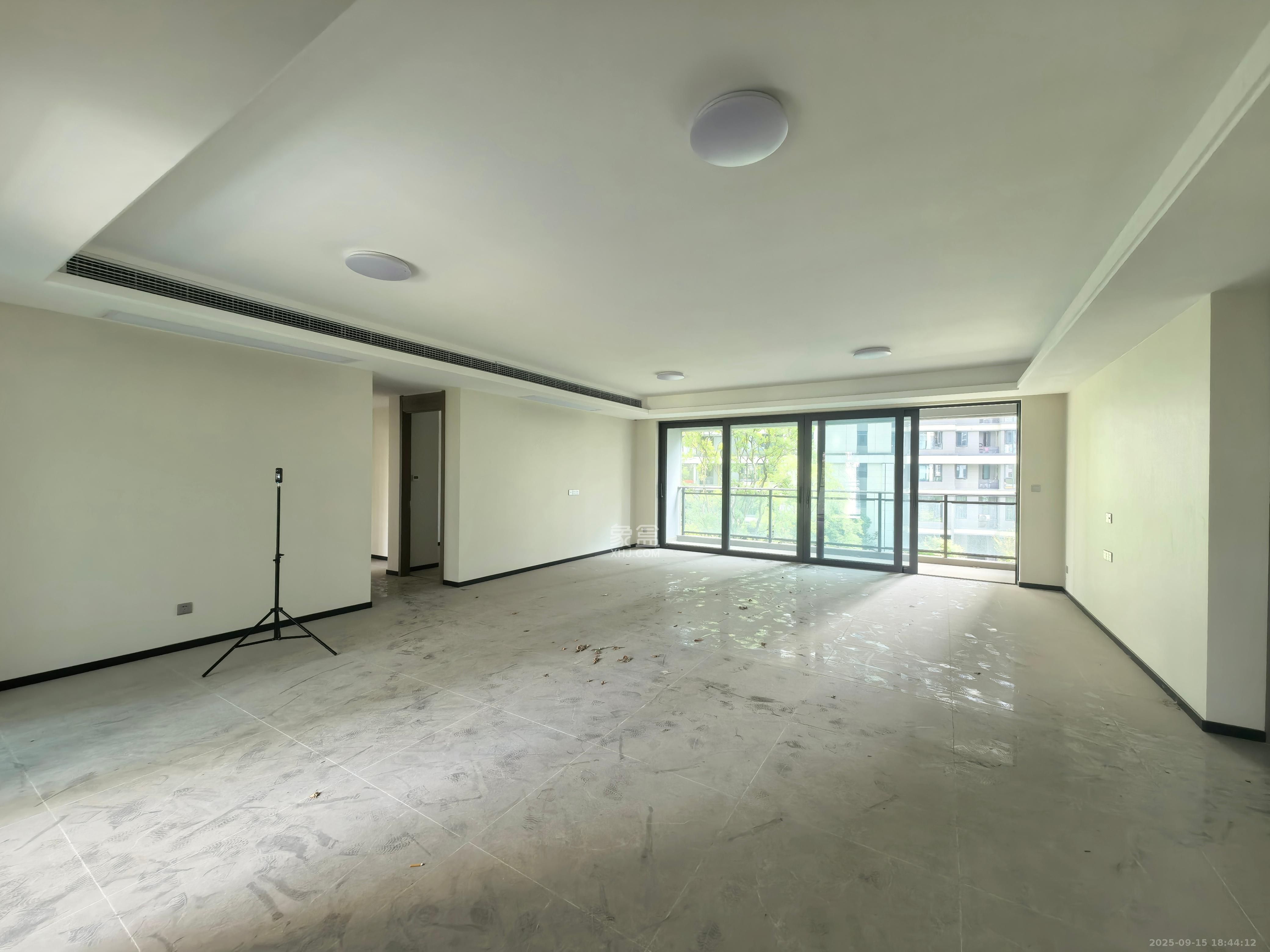 中海阅溪府  4室2厅3卫   4500.00元/月