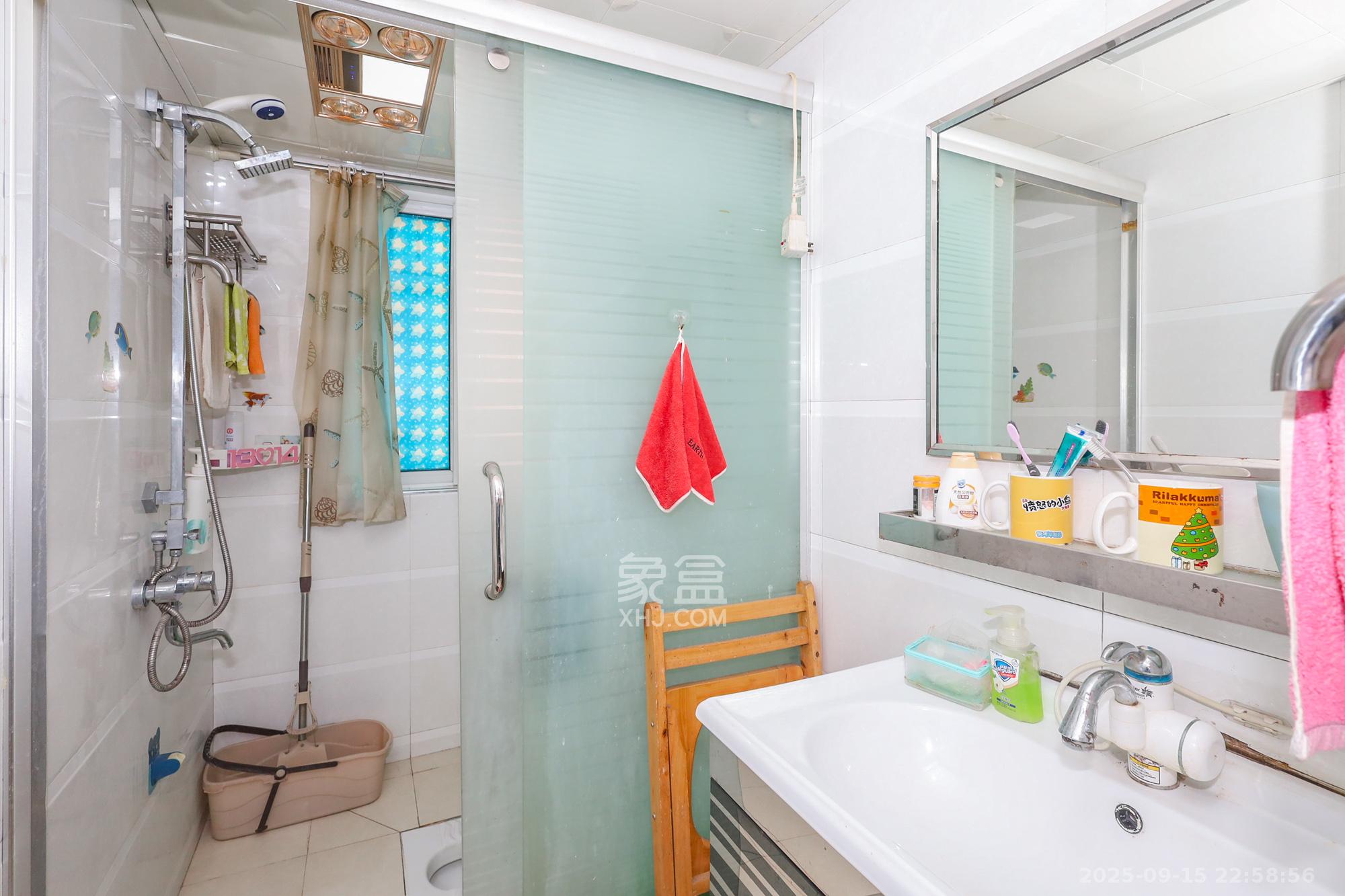 金麓西岸和苑 2室2厅1卫 63.0万 金麓西岸和苑 2室2厅1卫 63.0万卫生间