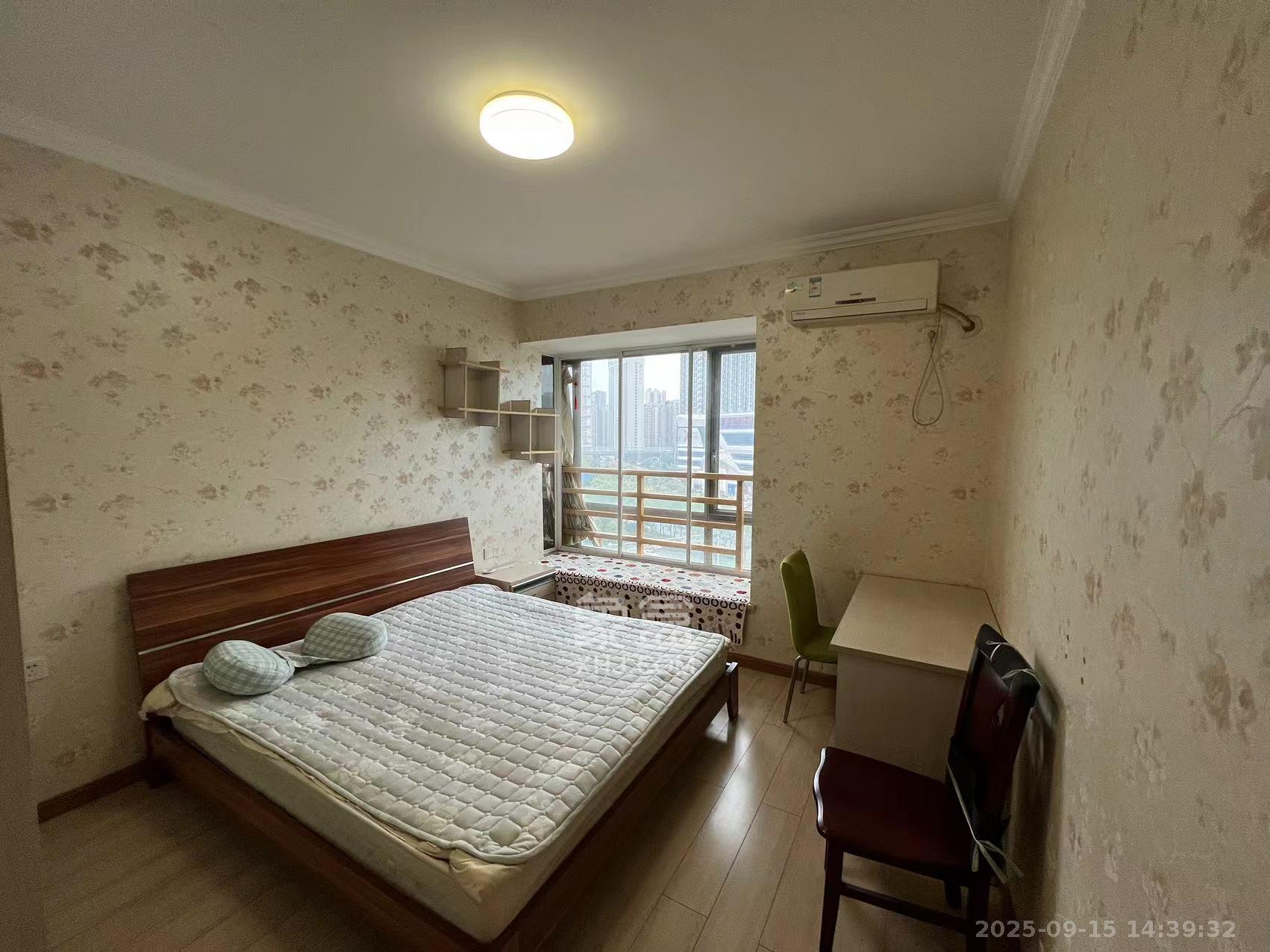 新城新世界一二三期  2室2厅1卫    2400.0元/月室内图