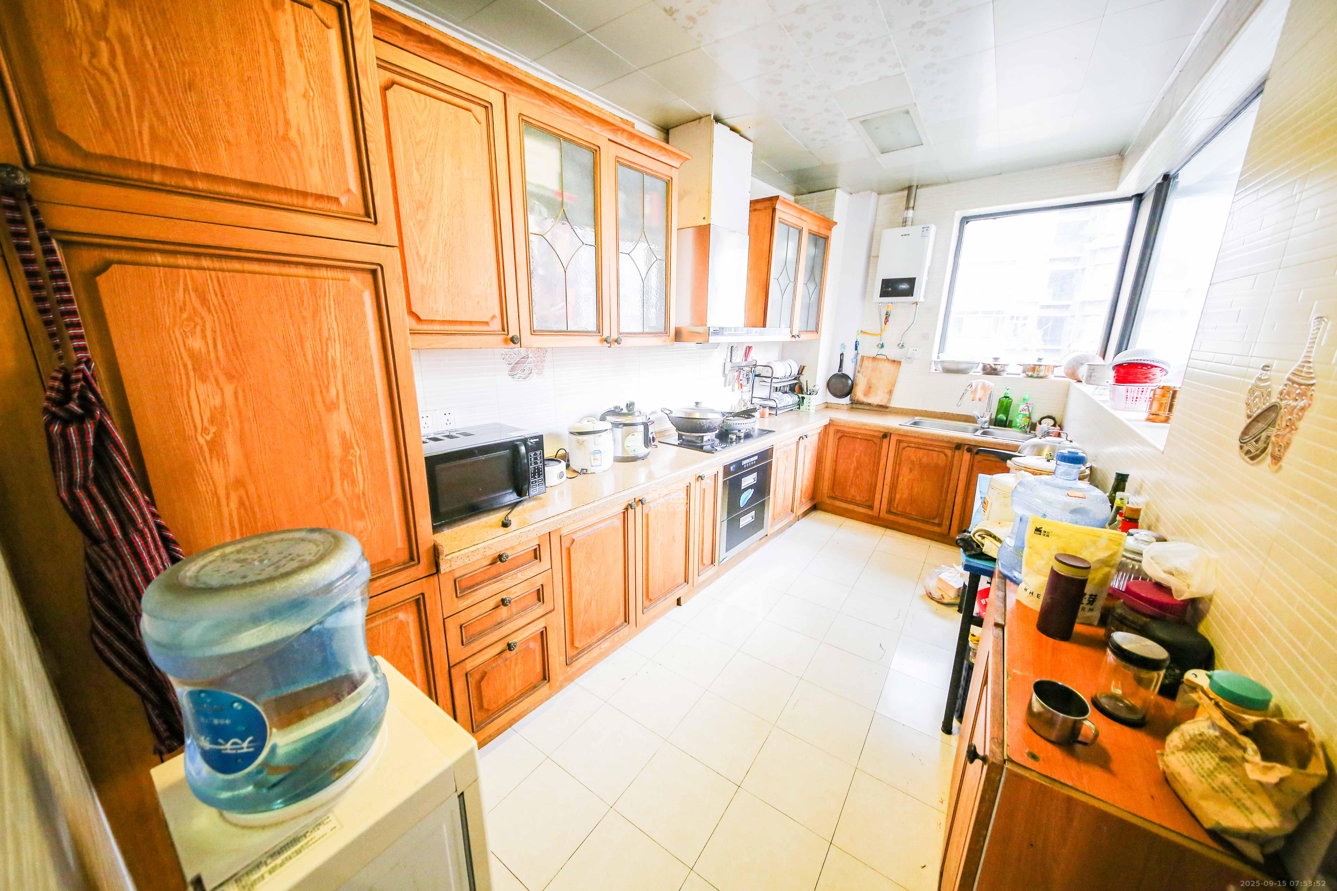 梦网景园 4室2厅2卫 168.0万 梦网景园 4室2厅2卫 168.0万厨房