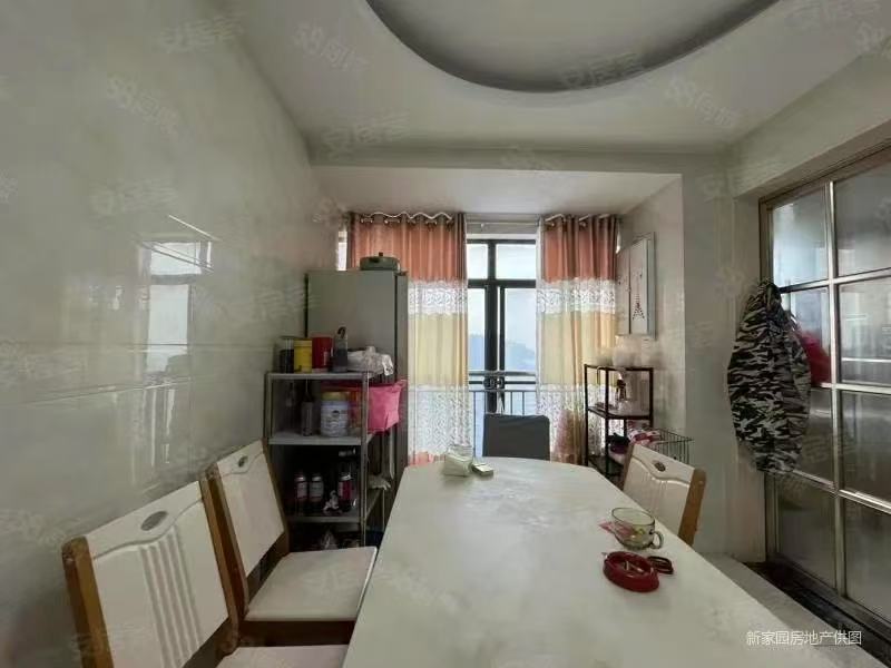 会龙山溪谷（住宅）  4室2厅2卫   73.80万室内图