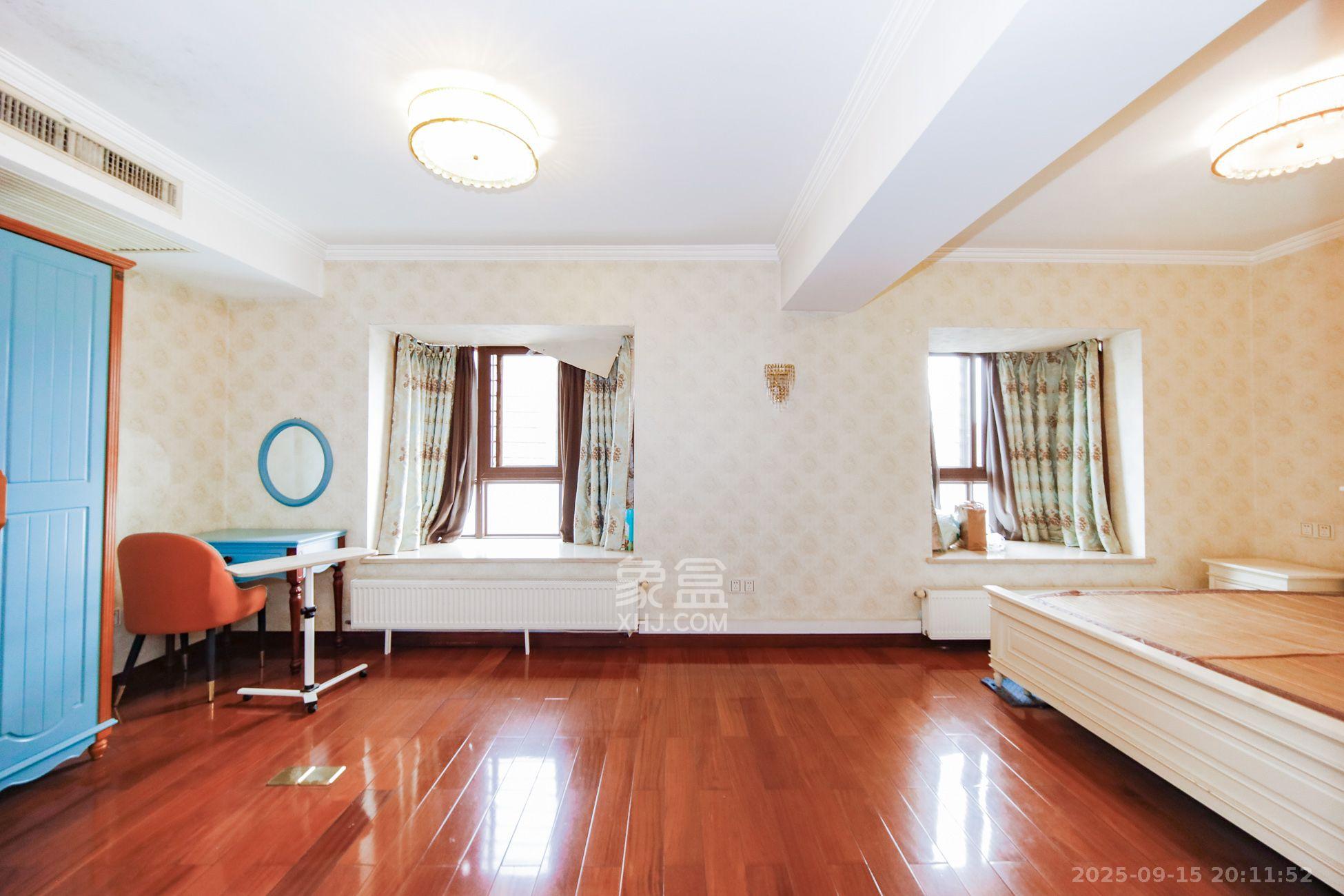 鑫天山水洲城 6室2厅3卫 5600.0元/月 鑫天山水洲城 6室2厅3卫 5600.0元/月室内图