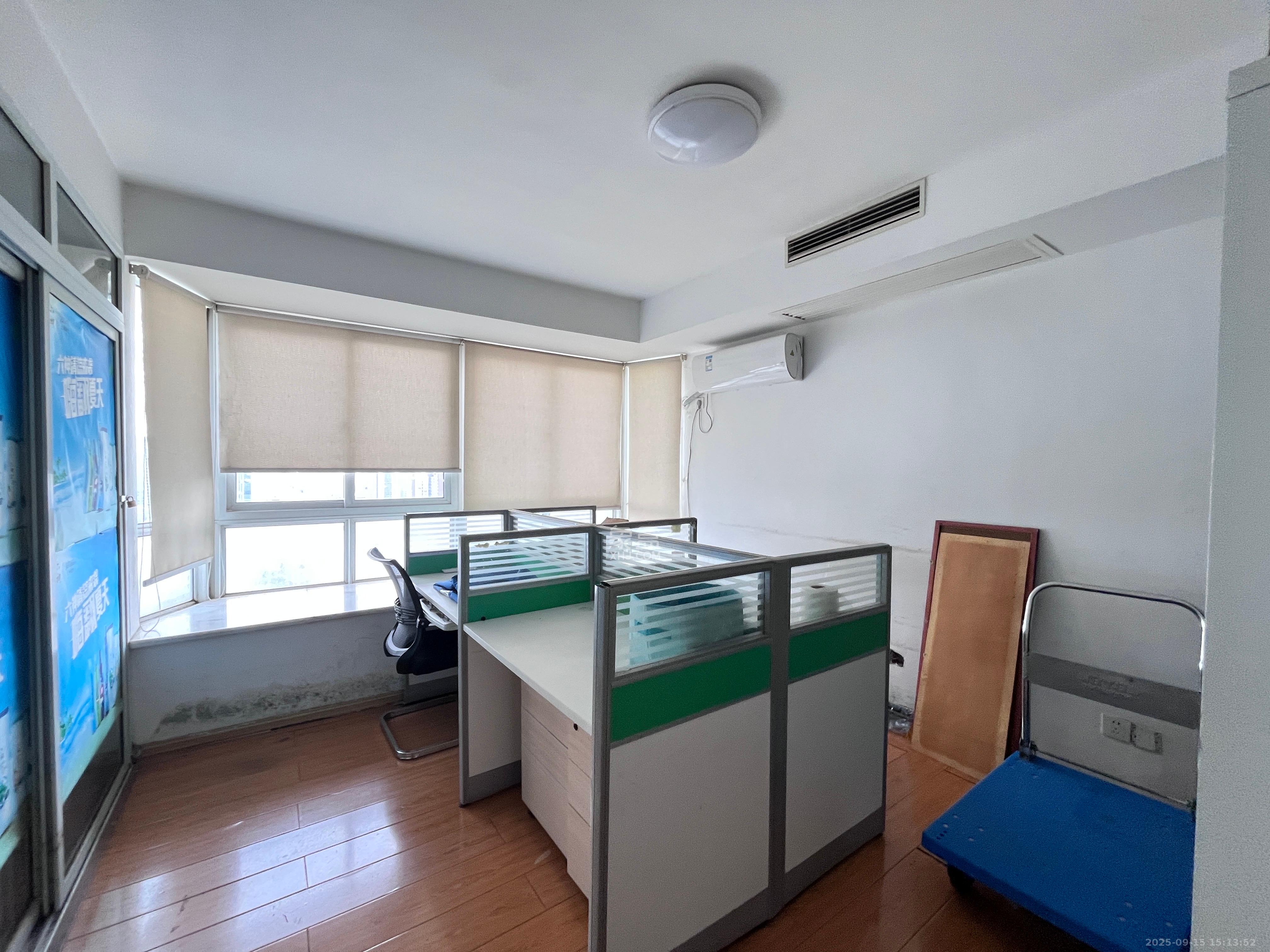 诺亚方舟大厦 4室2厅1卫 3800.0元/月 诺亚方舟大厦 4室2厅1卫 3800.0元/月室内图