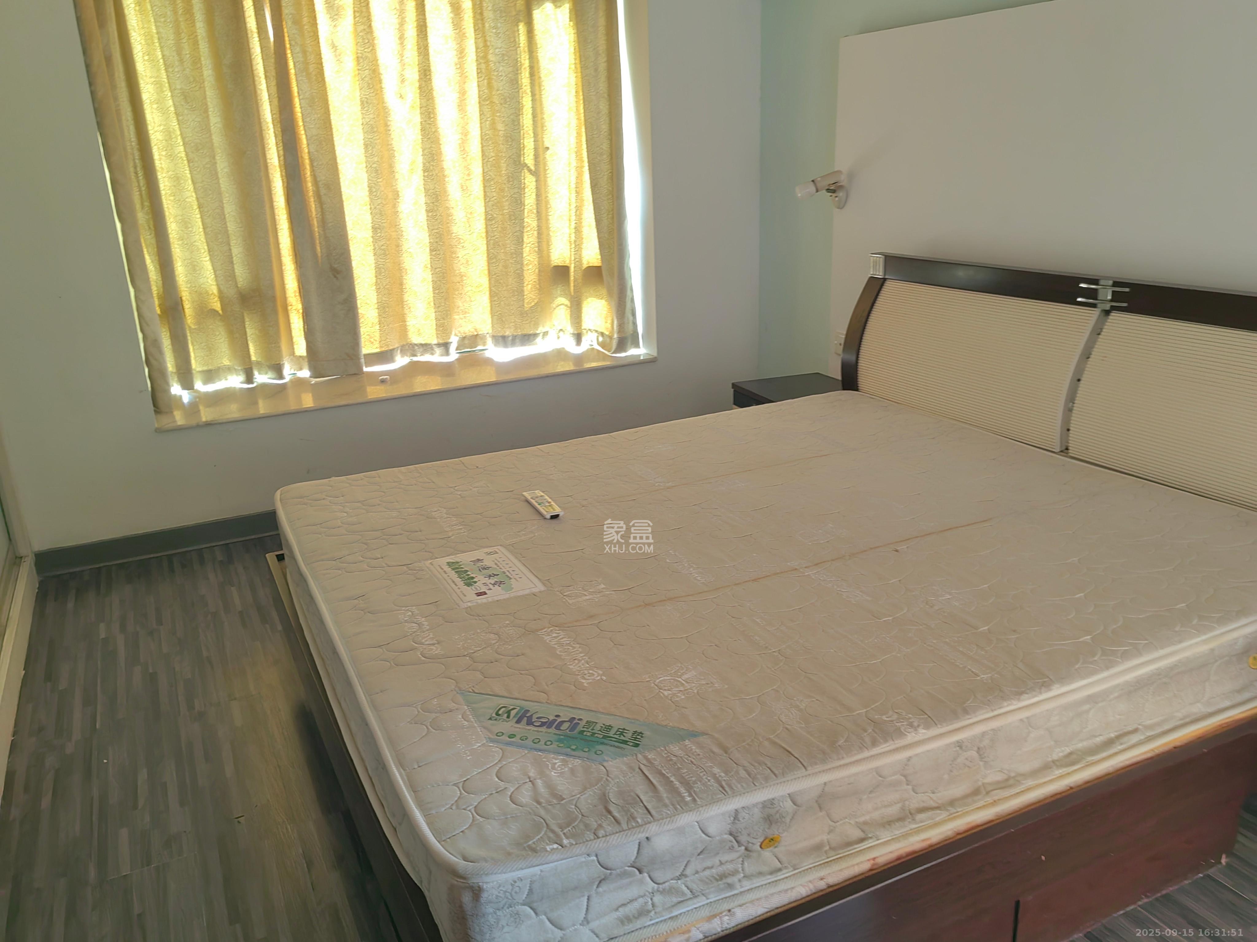 金色华庭  3室2厅2卫    3000.0元/月室内图