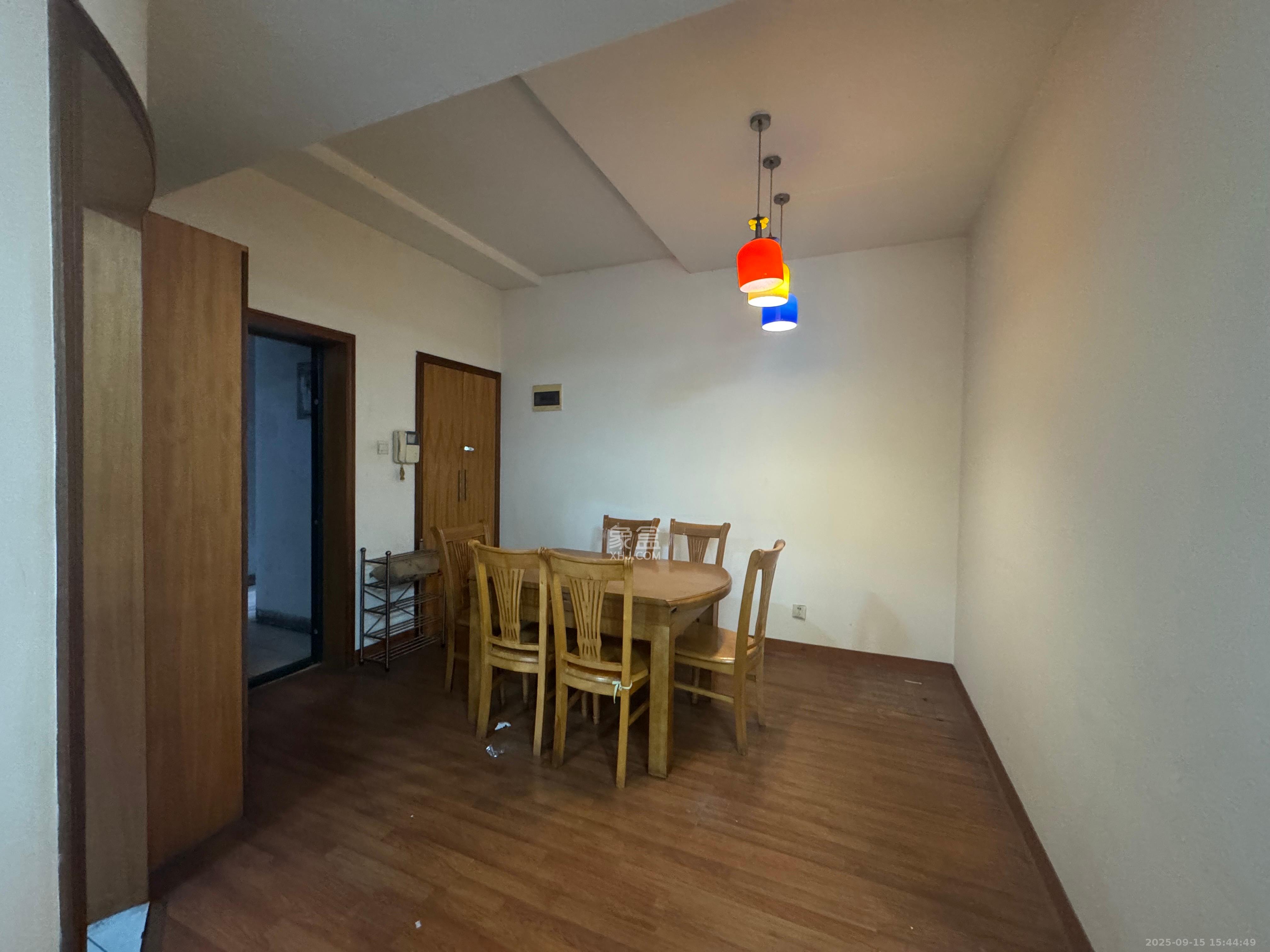 华盛家园  3室2厅2卫    2500.0元/月室内图