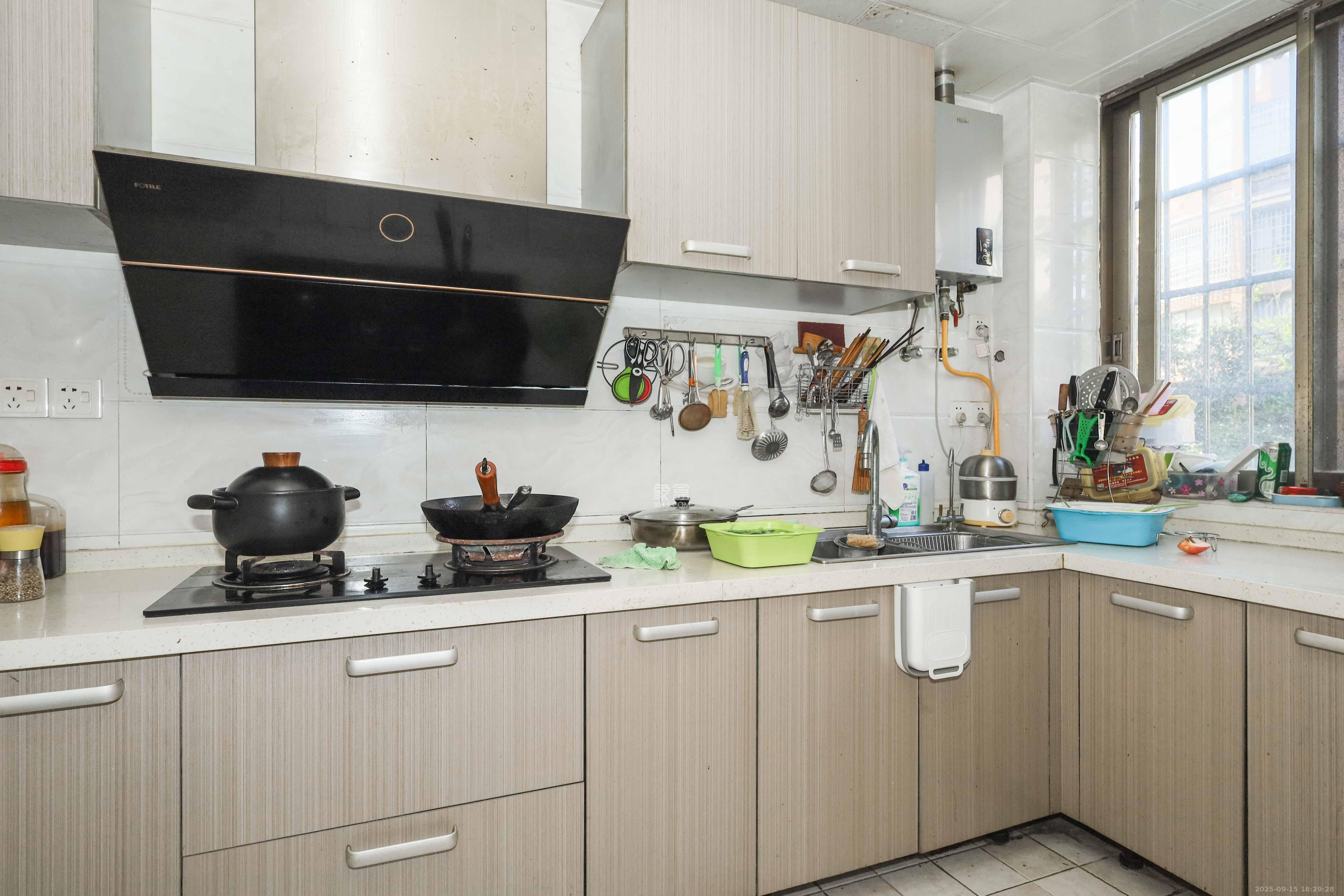 涉外花园  3室2厅2卫    72.0万厨房