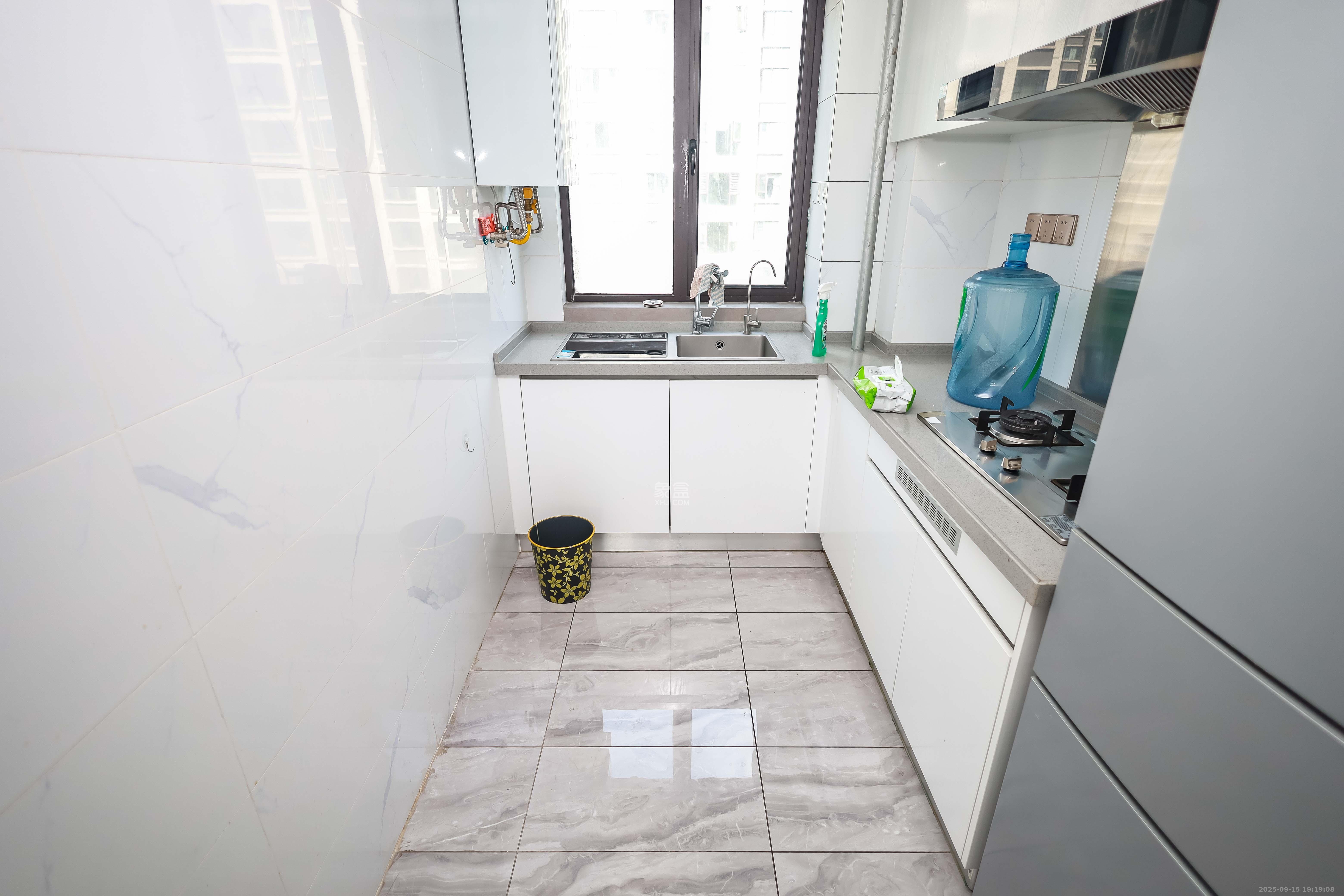 金基芳华  4室2厅2卫    145.0万厨房