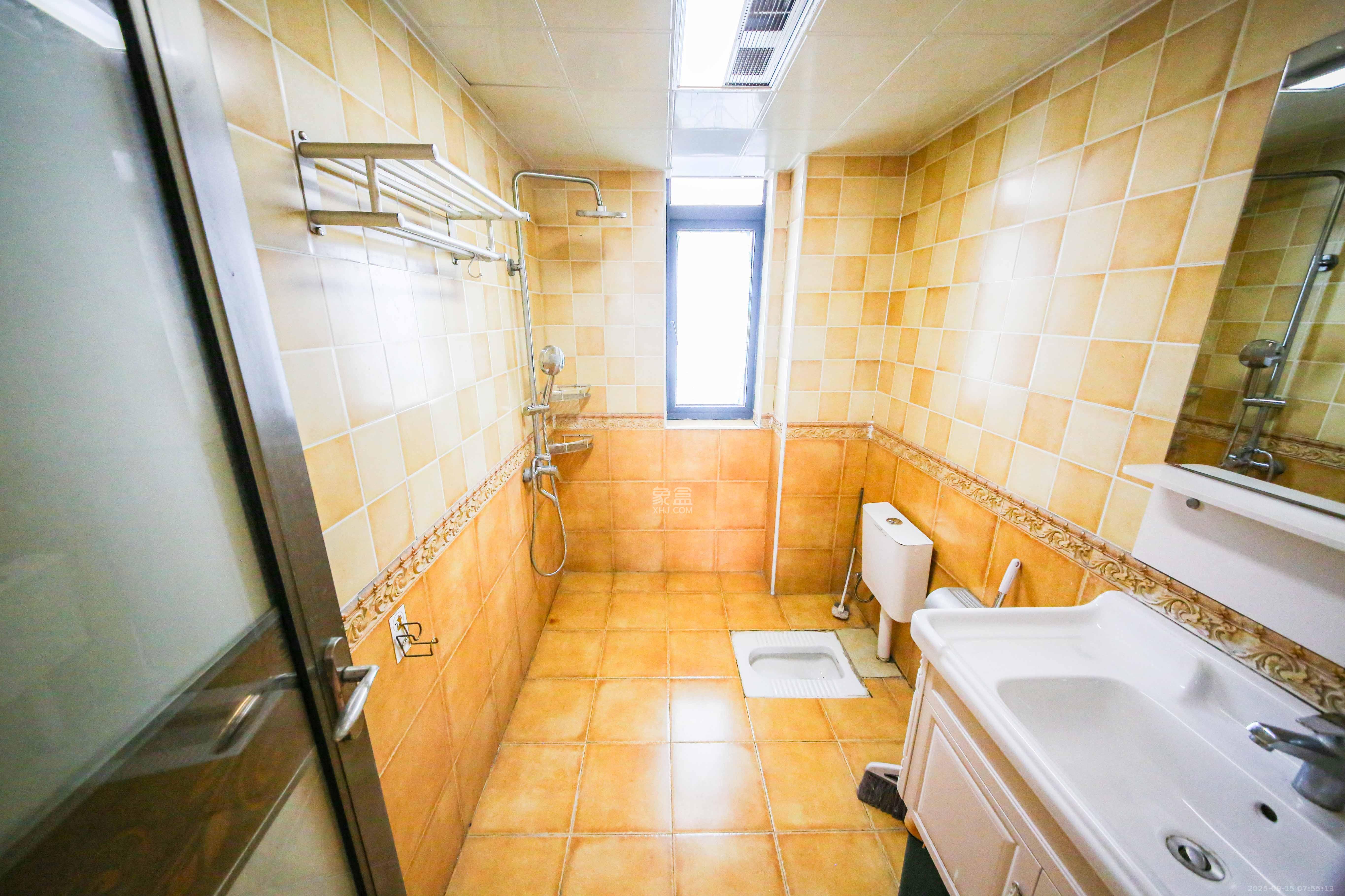 湘府9号 3室2厅2卫 138.0万 湘府9号 3室2厅2卫 138.0万卫生间