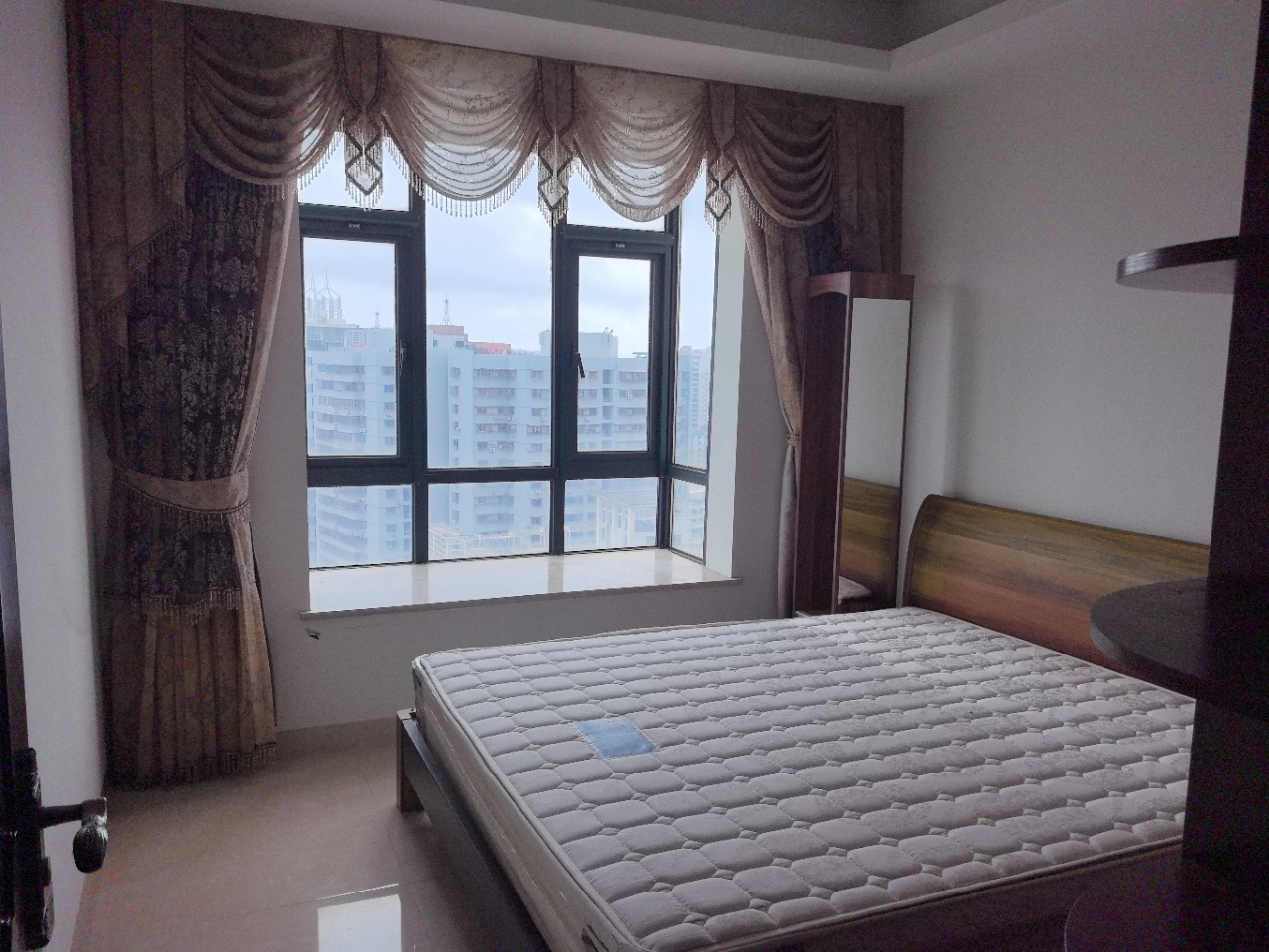 海阔天空-国瑞城二期(雅仕苑) 4室2厅2卫 5000.0元/月 海阔天空-国瑞城二期(雅仕苑) 4室2厅2卫 5000.0元/月室内图