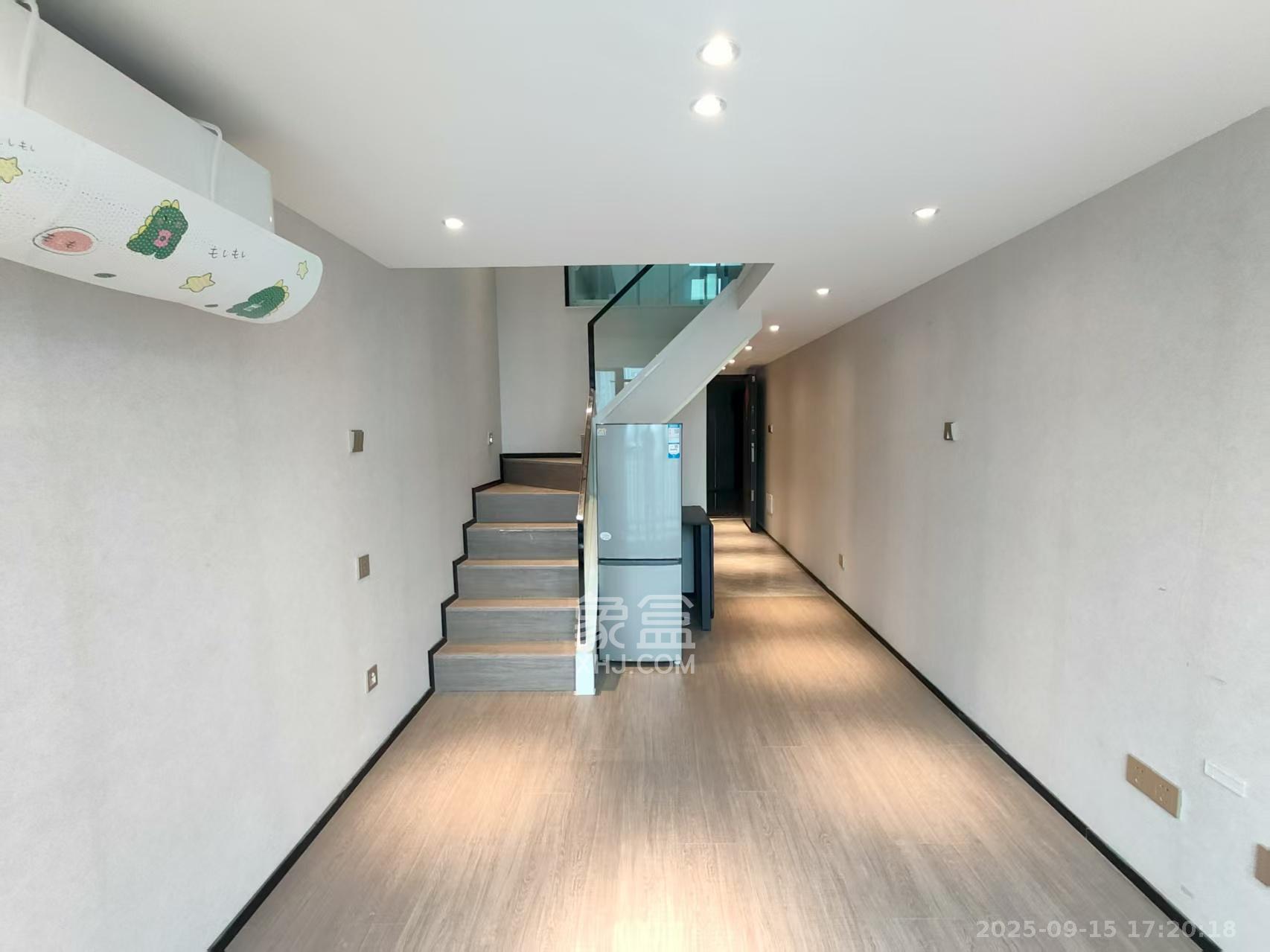 中一鲲出（鲲鹏府）  2室1厅1卫    2400.0元/月室内图