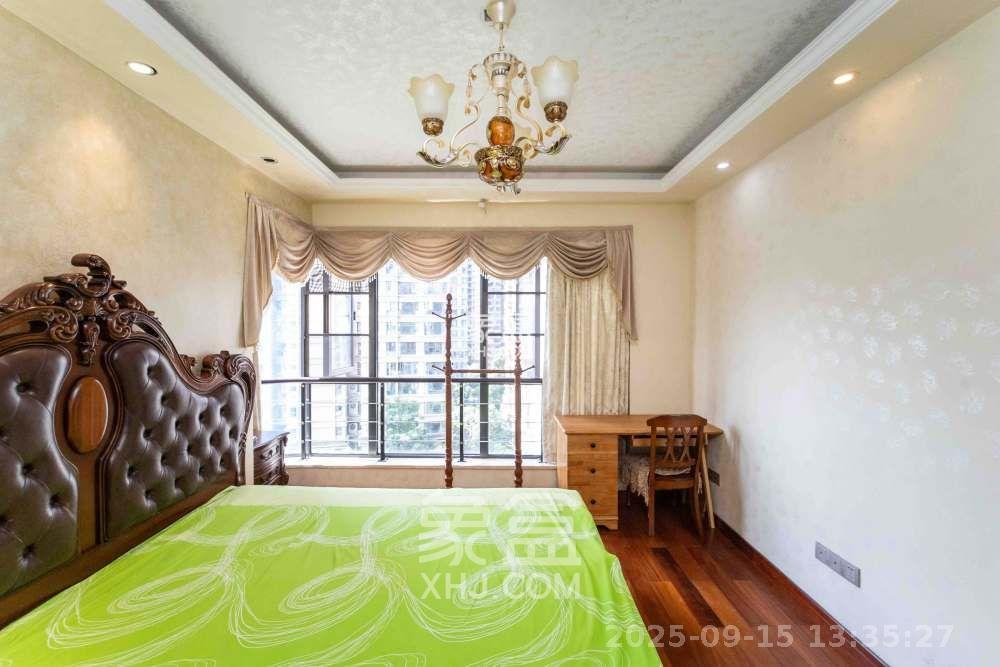 红橡华园(菲莎公馆)  3室2厅2卫    4000.0元/月室内图