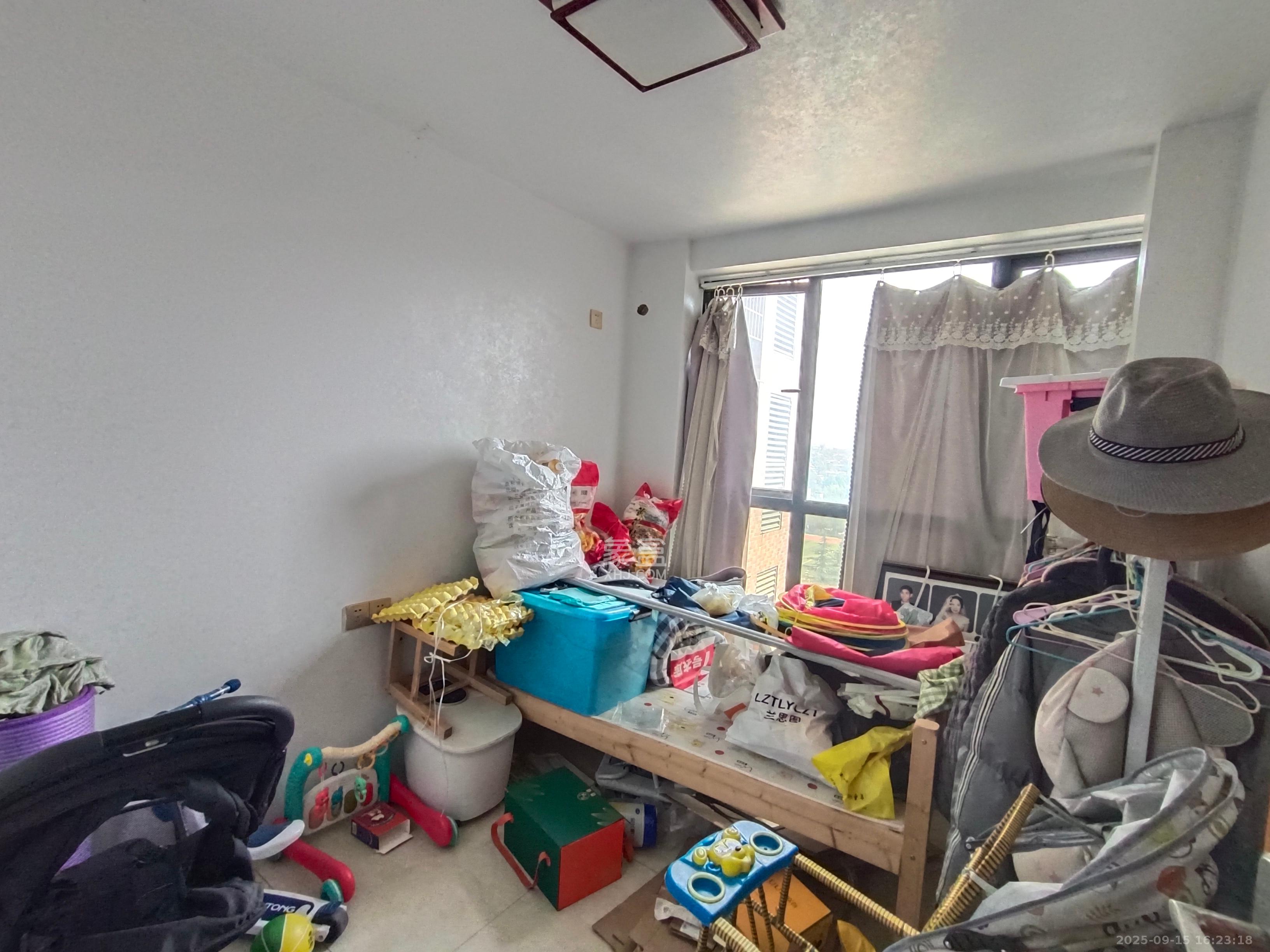 月亮湾草莓街区一、二期 3室2厅1卫 1800.0元/月 月亮湾草莓街区一、二期 3室2厅1卫 1800.0元/月室内图