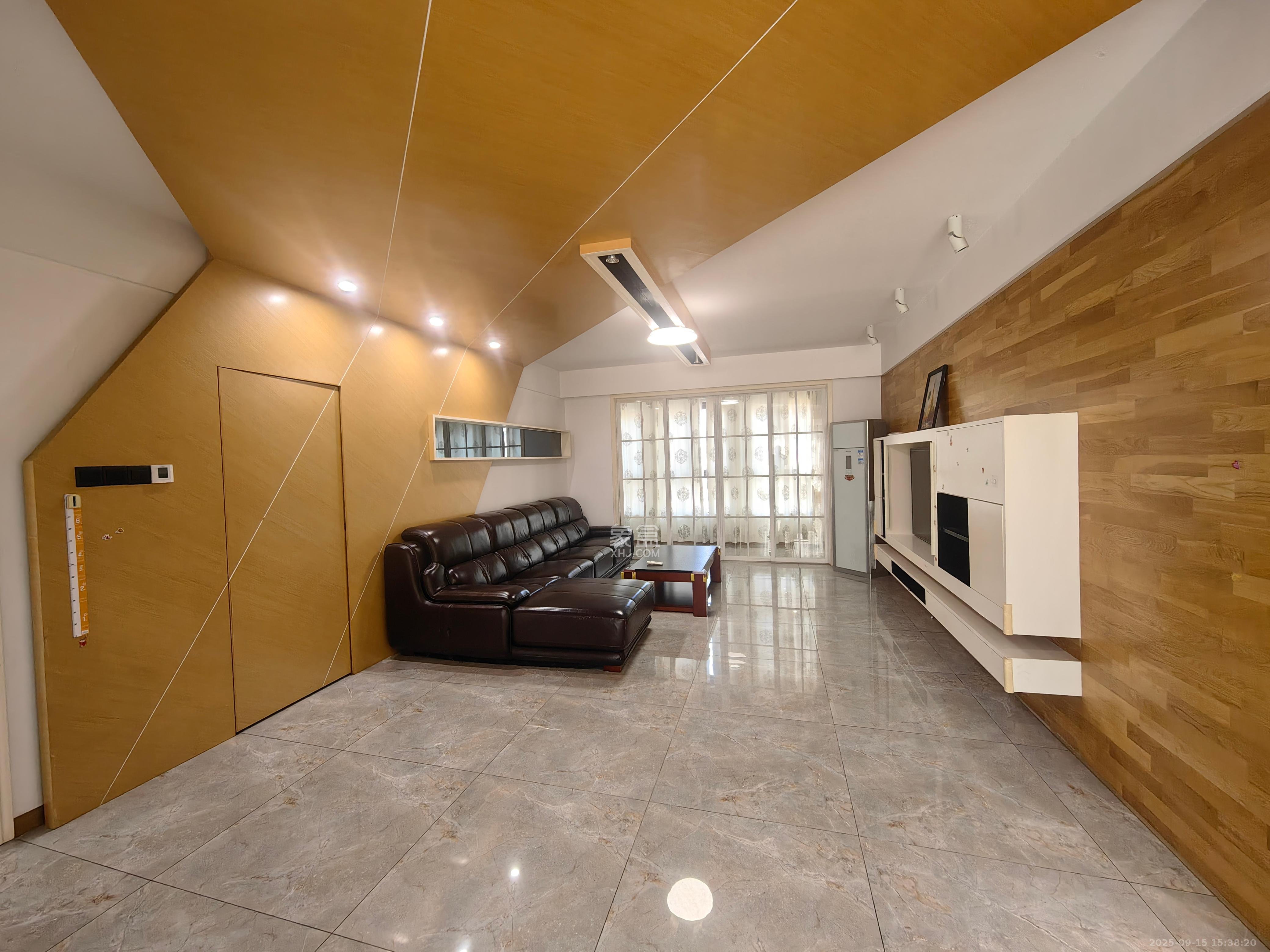 第六都（陆都小区）  3室2厅2卫    4500.0元/月室内图