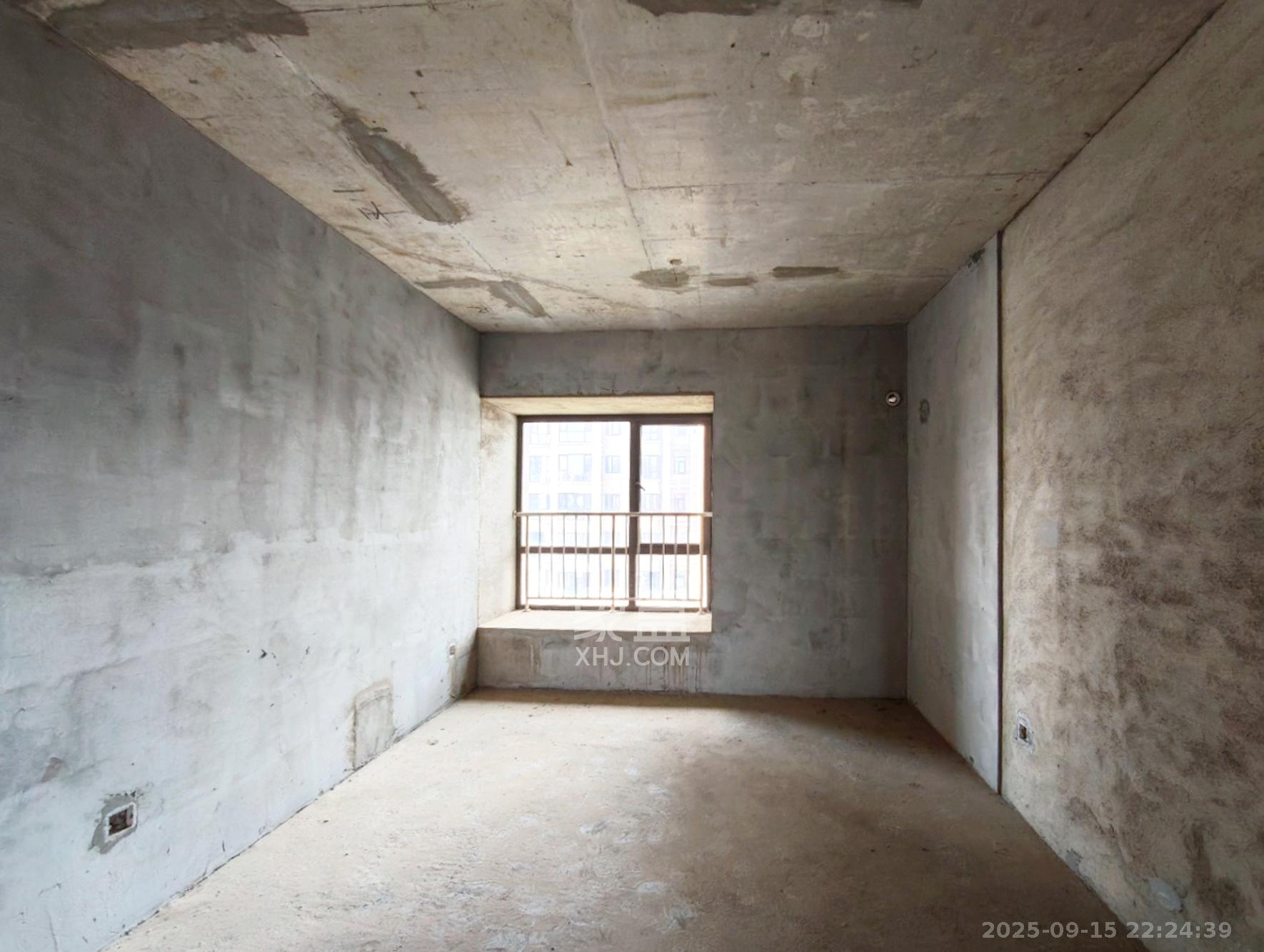 润和滨江府  4室2厅2卫    115.0万卧室