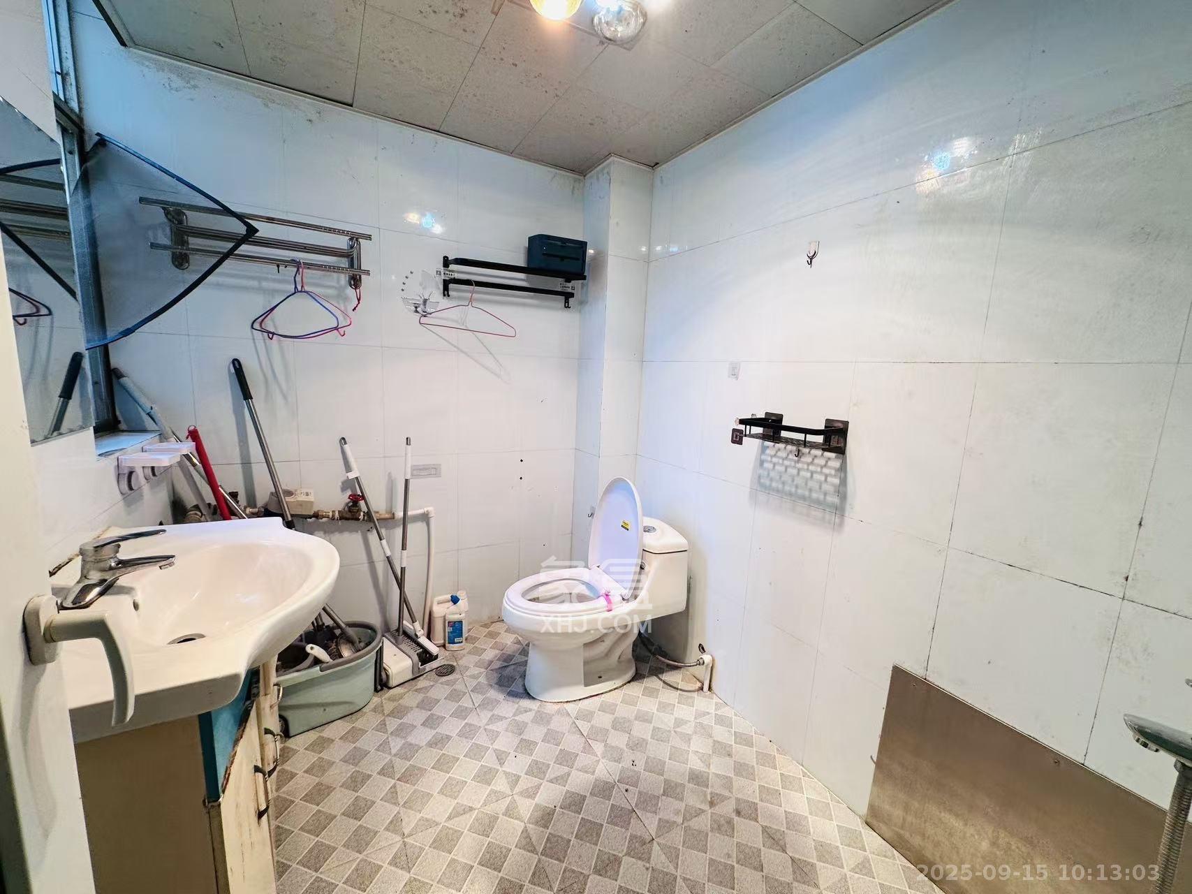 华新花苑  3室2厅1卫    1900.0元/月室内图