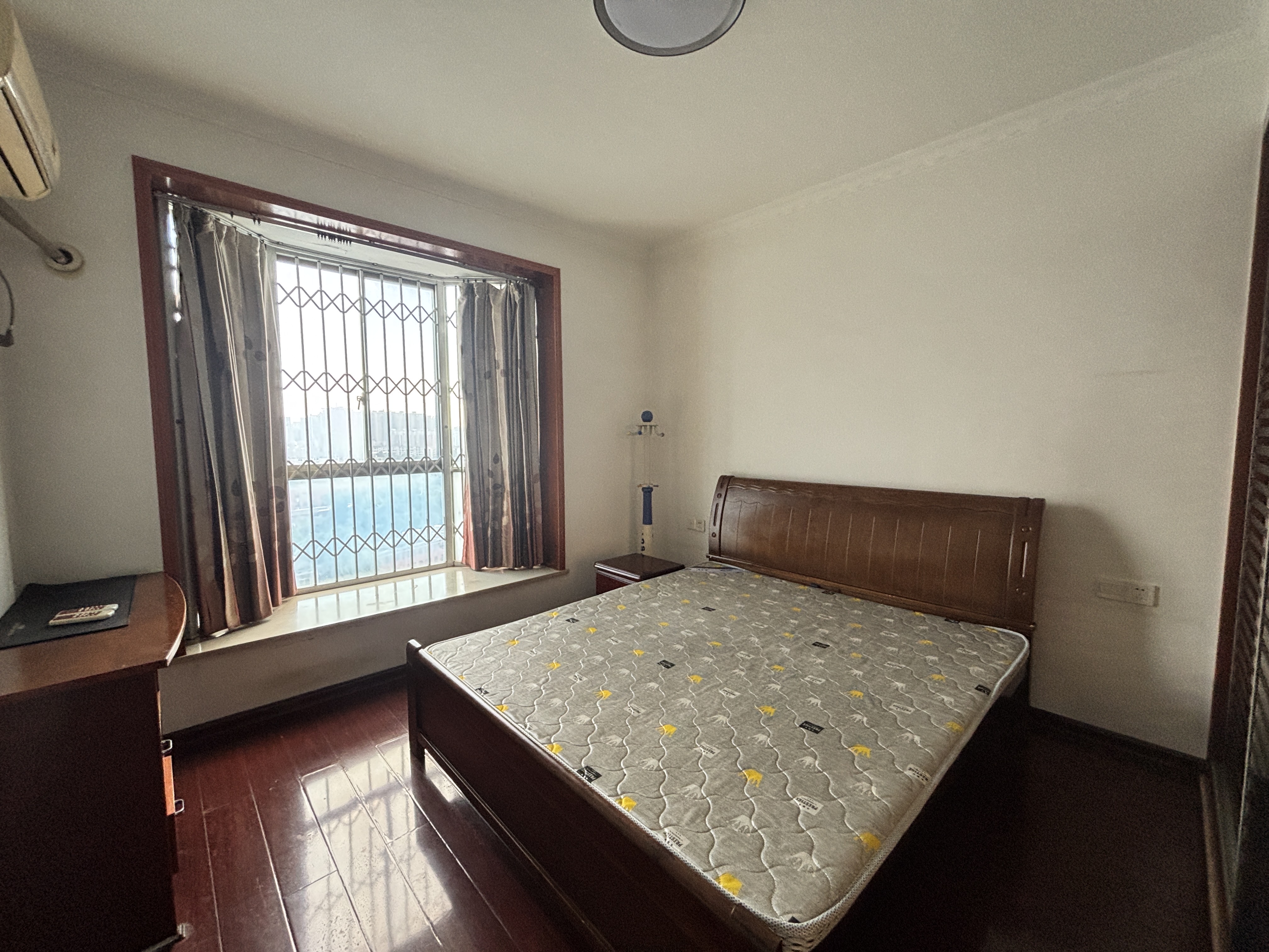 中天国际花园  3室2厅2卫    58.8万卧室