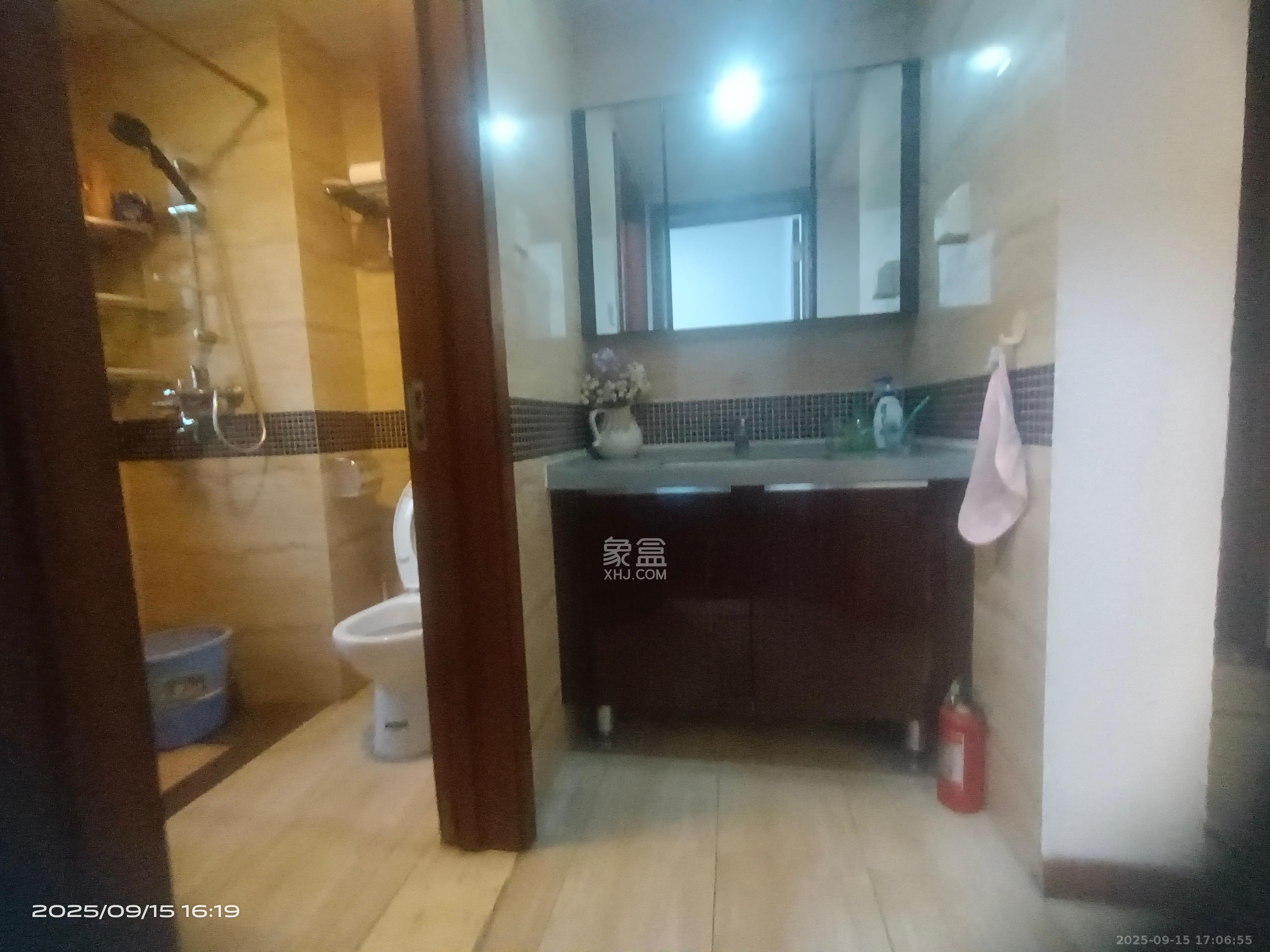 万科金域华府三四期 4室2厅2卫 2400.0元/月 万科金域华府三四期 4室2厅2卫 2400.0元/月室内图