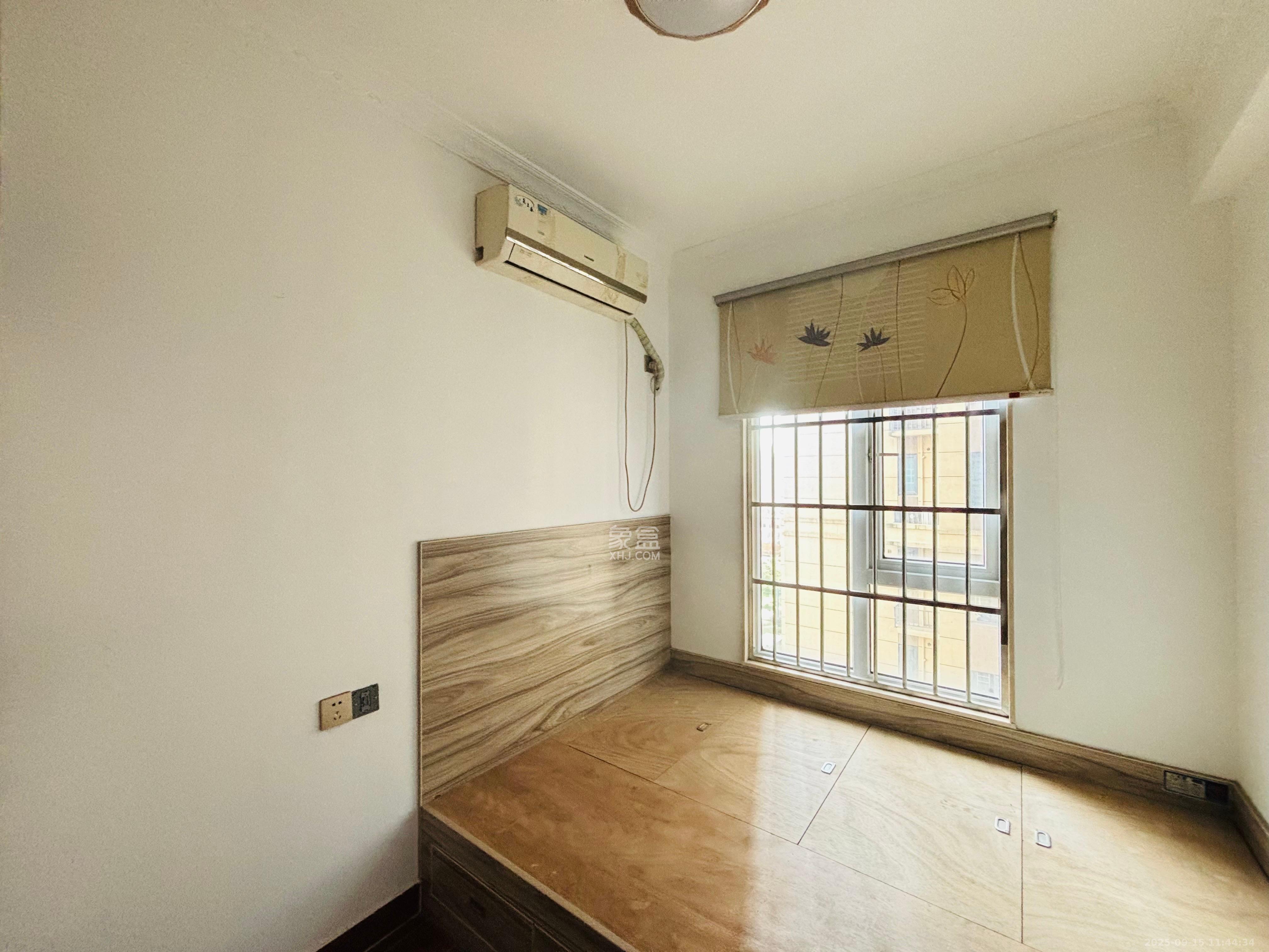 荣盛花语城  3室2厅2卫    2000.0元/月室内图